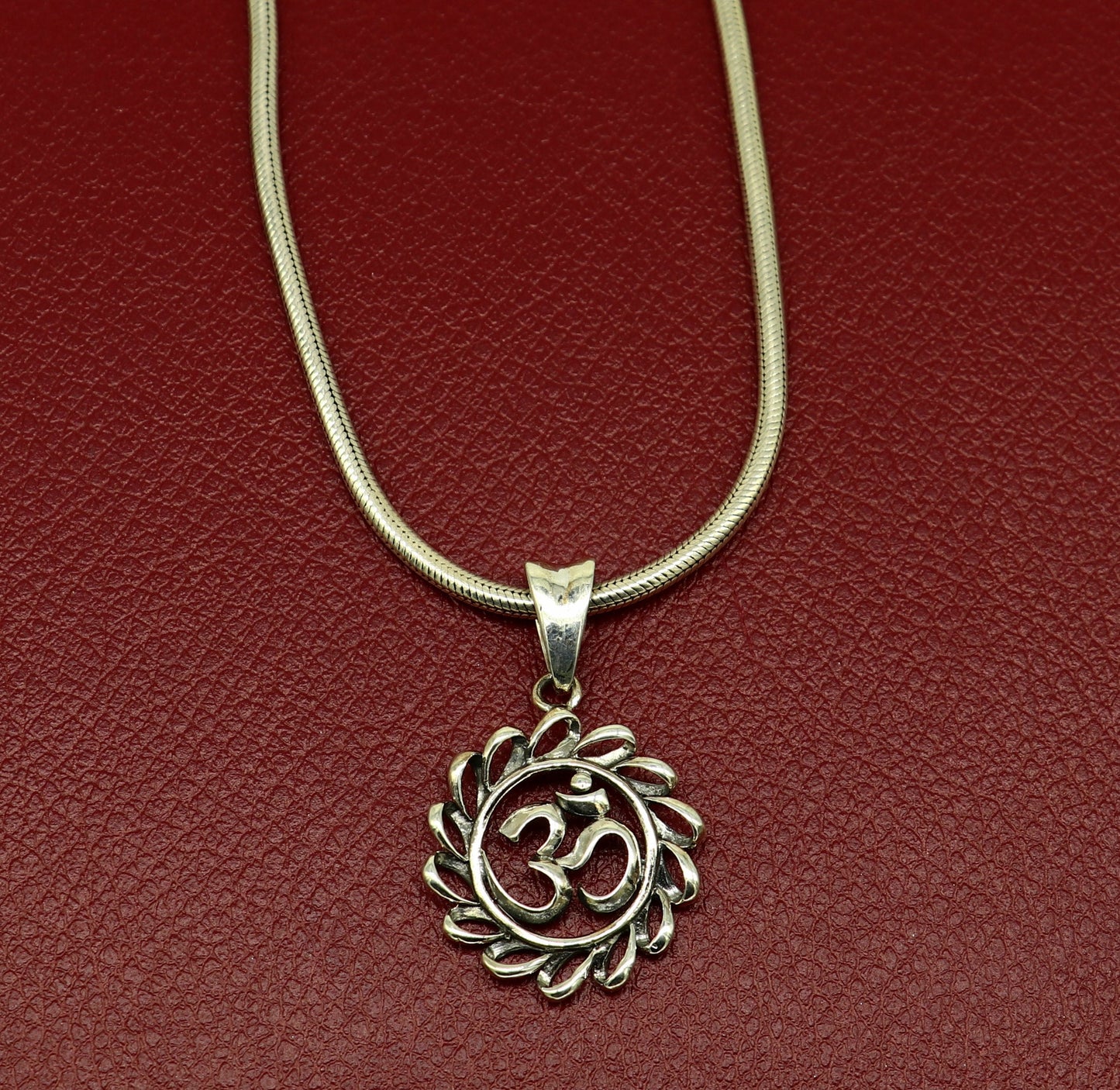 925 sterling silver handmade Hindu mantra 'Aum' OM pendant, amazing stylish unisex pendant locket personalized jewelry tribal jewelry ssp440 - TRIBAL ORNAMENTS