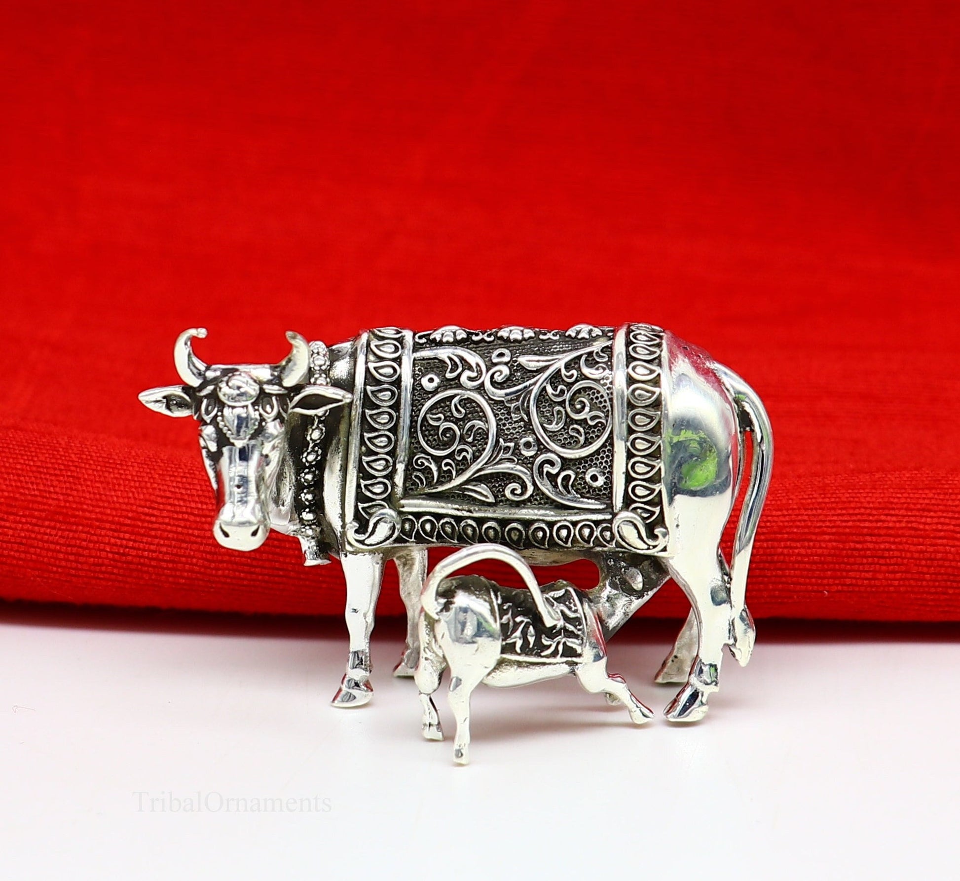 Divine cow with calf 925 sterling silver vintage Nakshi work design Kamdhenu cow, deity's cow, wishing cow, silver worshipping puja art115 - TRIBAL ORNAMENTS