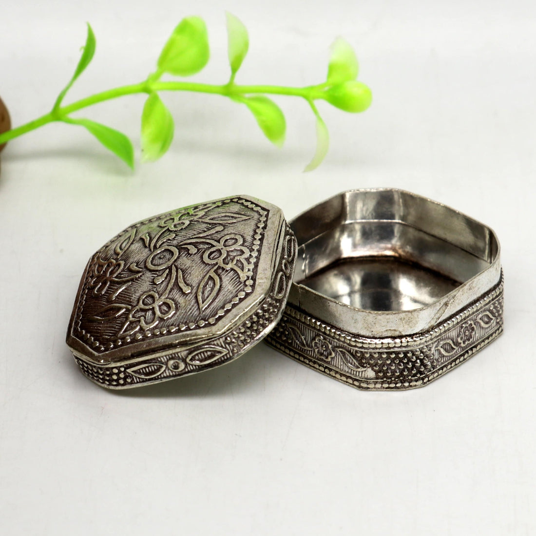 Vintage antique design Solid silver handmade trinket box, eye kajal box, container box, kumkum box, sindur box, best brides gift stb110 - TRIBAL ORNAMENTS