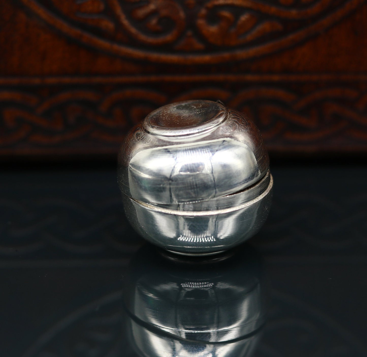 999 fine silver handmade gorgeous small idol's Prasad box, trinket box, container box, brides sindur box, solid silver article utensil sv183 - TRIBAL ORNAMENTS