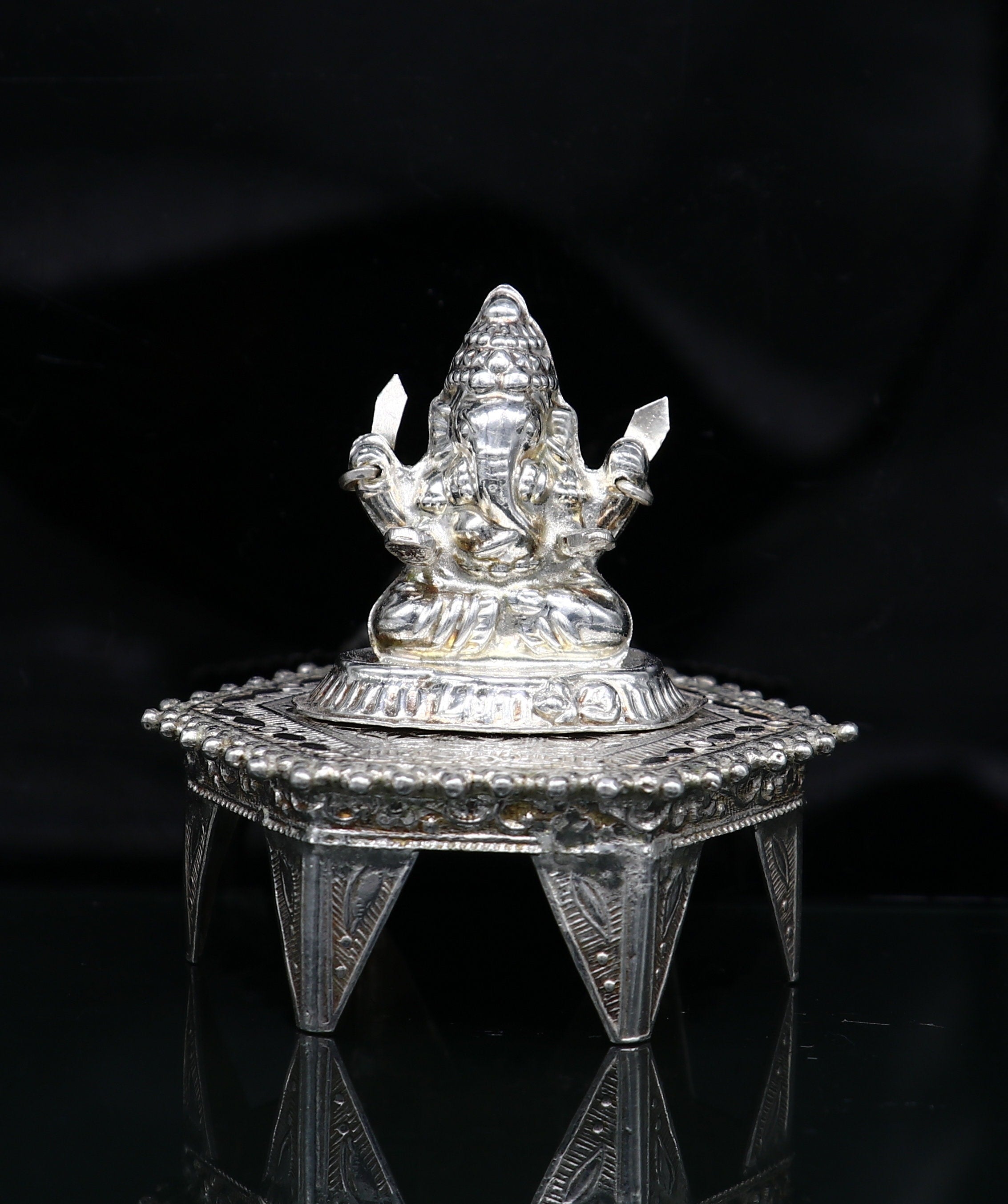 Silver Balaji Stand for Pooja cum Agarbatti Stand with Plate - 1-1-S312 in  12.500 Grams