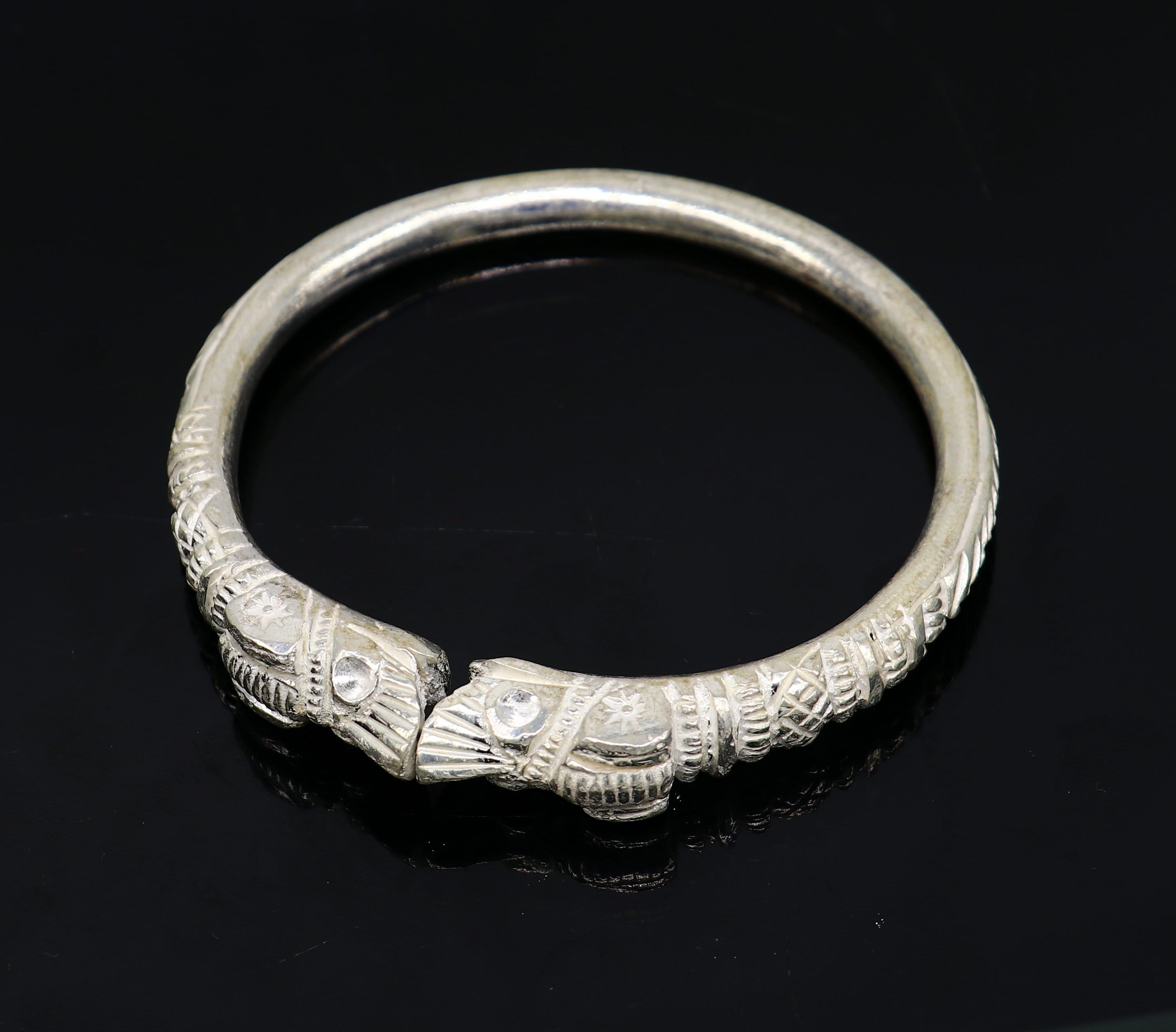 Female Handmade 3 Gram Ladies Silver Ring, 14 mm at Rs 350 in Rajkot | ID:  25943002997