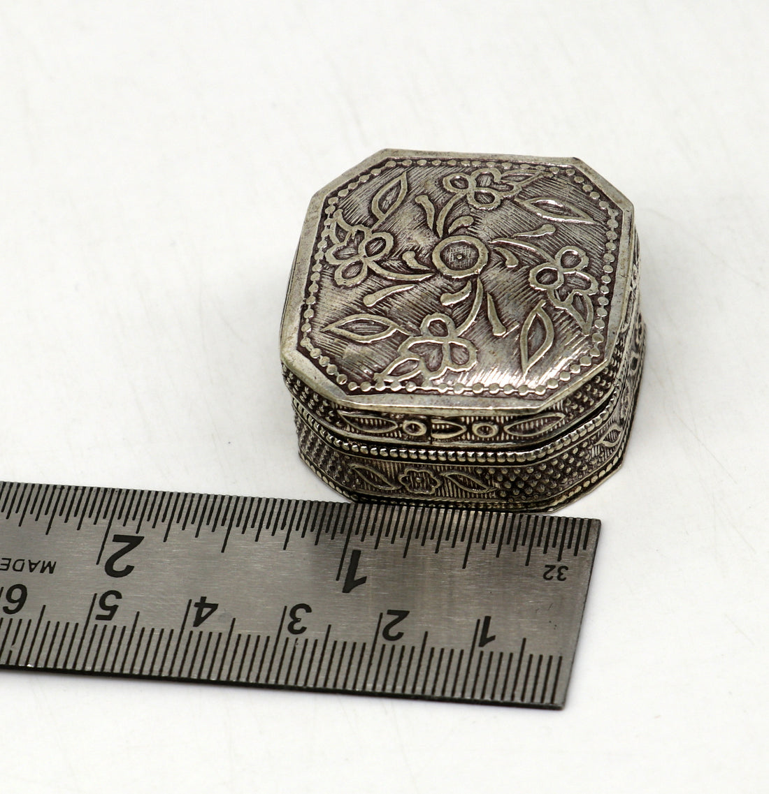 Vintage antique design Solid silver handmade trinket box, eye kajal box, container box, kumkum box, sindur box, best brides gift stb110 - TRIBAL ORNAMENTS