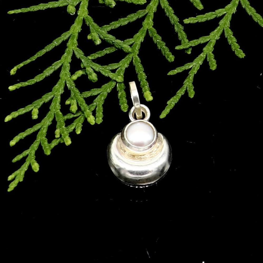 925 sterling silver handmade moon pendant with natural pearl, stunning unisex pearl moon pendant, best gifting jewelry from india ssp650 - TRIBAL ORNAMENTS