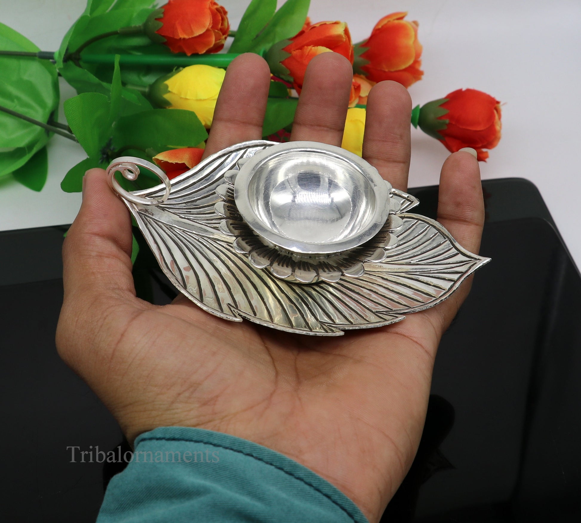 925 sterling silver Divine oil lamp, stunning tree leaf vintage design lamp, best gifting puja utensils or article from India su480 - TRIBAL ORNAMENTS