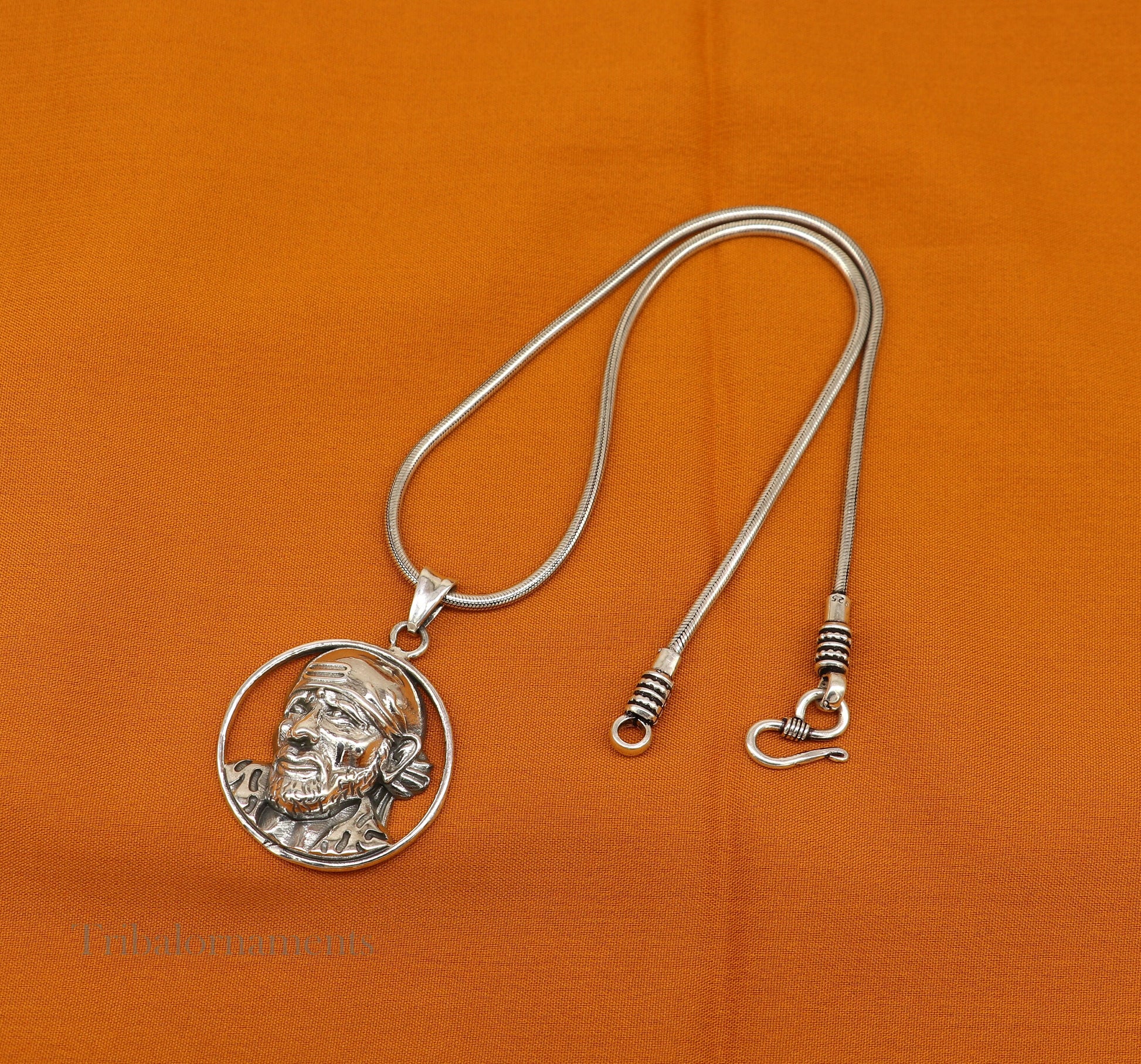 Iidol Sai Baba pendant 925 sterling silver handmade amazing stylish unisex pendant locket personalized jewelry tribal jewelry ssp945 - TRIBAL ORNAMENTS