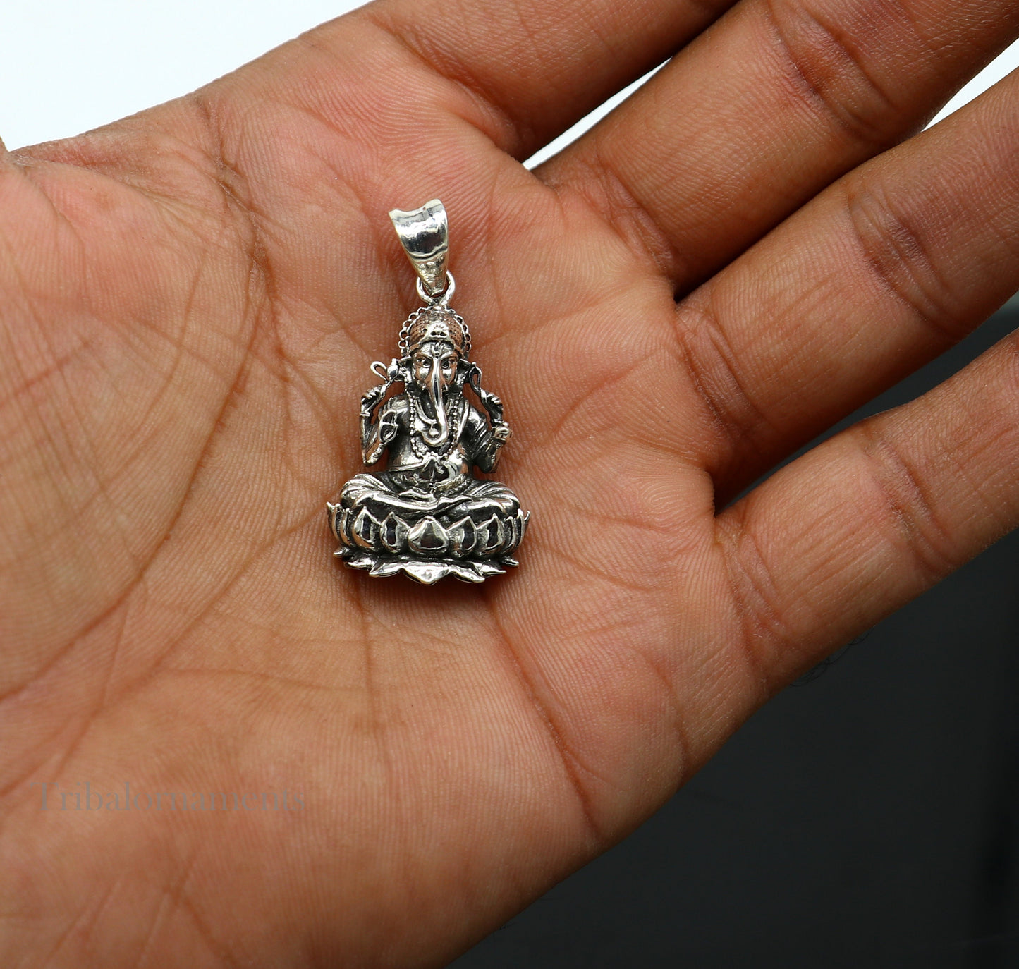 Divine lord Ganesha sitting on lotus blessing pendant, excellent vintage designer 925 sterling silver handmade jewelry from india ssp959 - TRIBAL ORNAMENTS