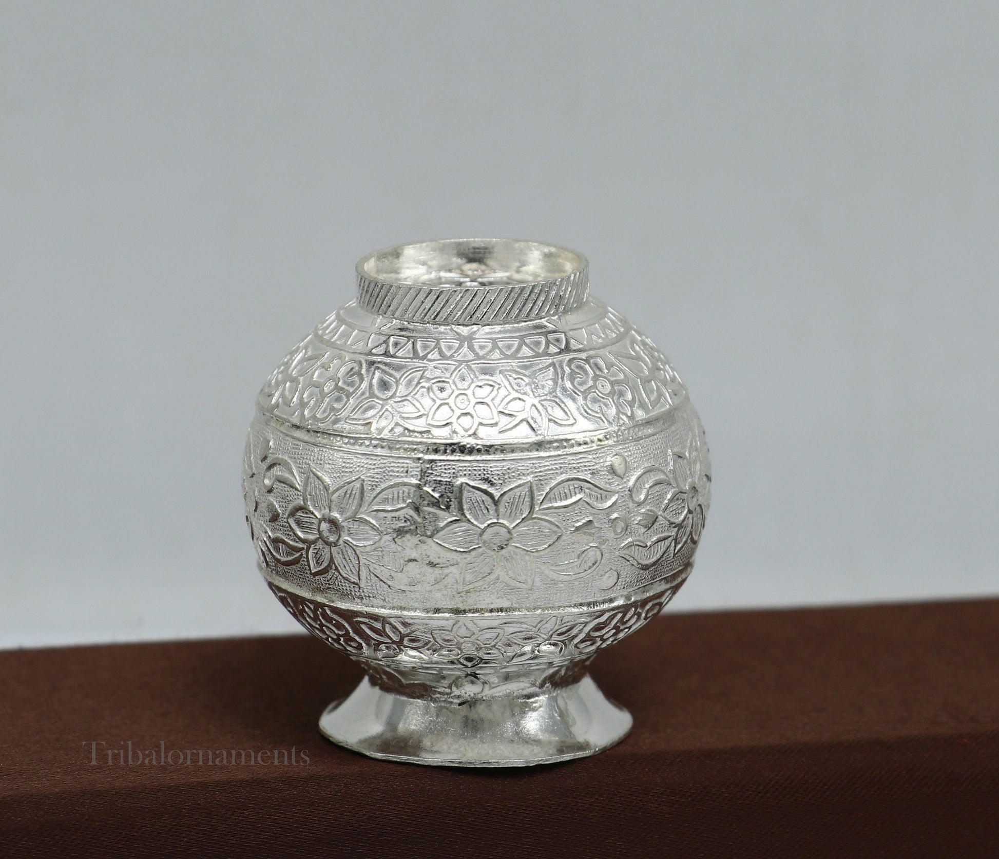 Genuine 925 sterling silver handmade plain design Kalash or pot, unique special silver puja article, water or milk kalash pot india su583 - TRIBAL ORNAMENTS