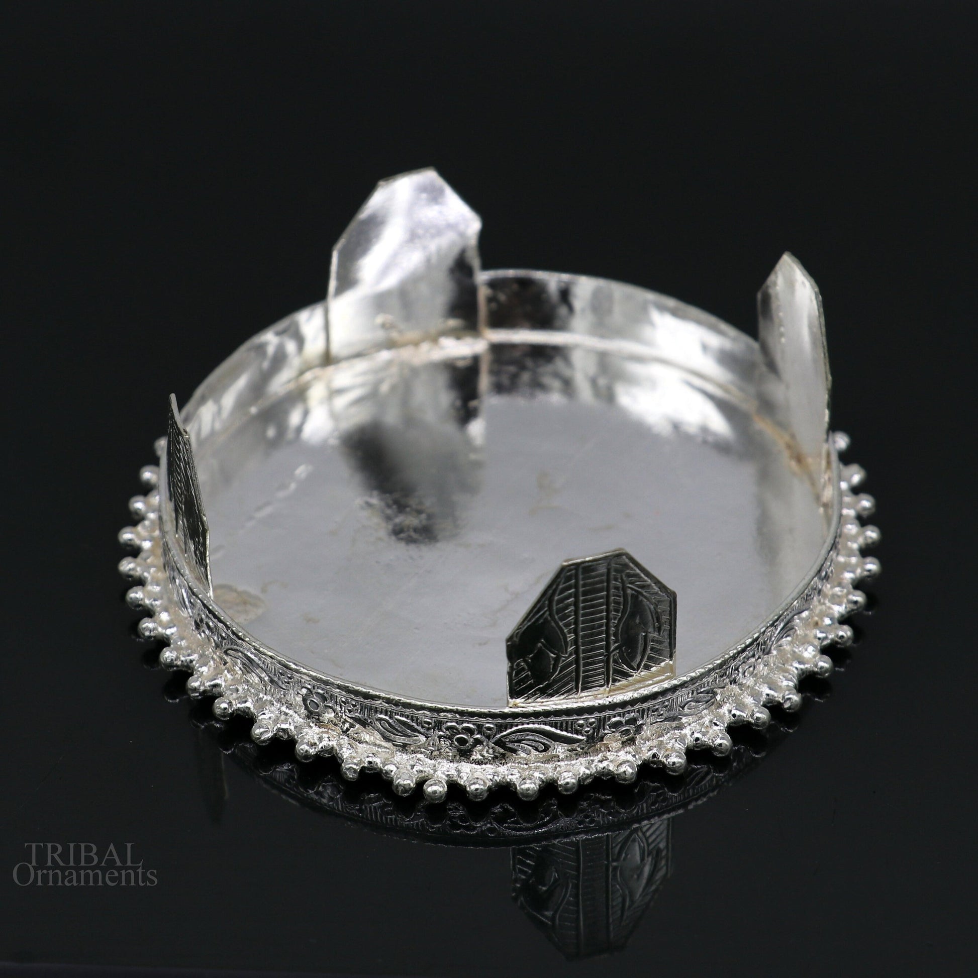 7 cm Vintage design Sterling silver handmade stunning small round shape table/bazot/chouki, excellent home puja utensils temple art su638 - TRIBAL ORNAMENTS