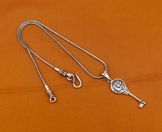 925 sterling silver vintage style handmade key pendant, amazing fancy stylish attractive pendant for boy's and girl's  ssp1607 - TRIBAL ORNAMENTS