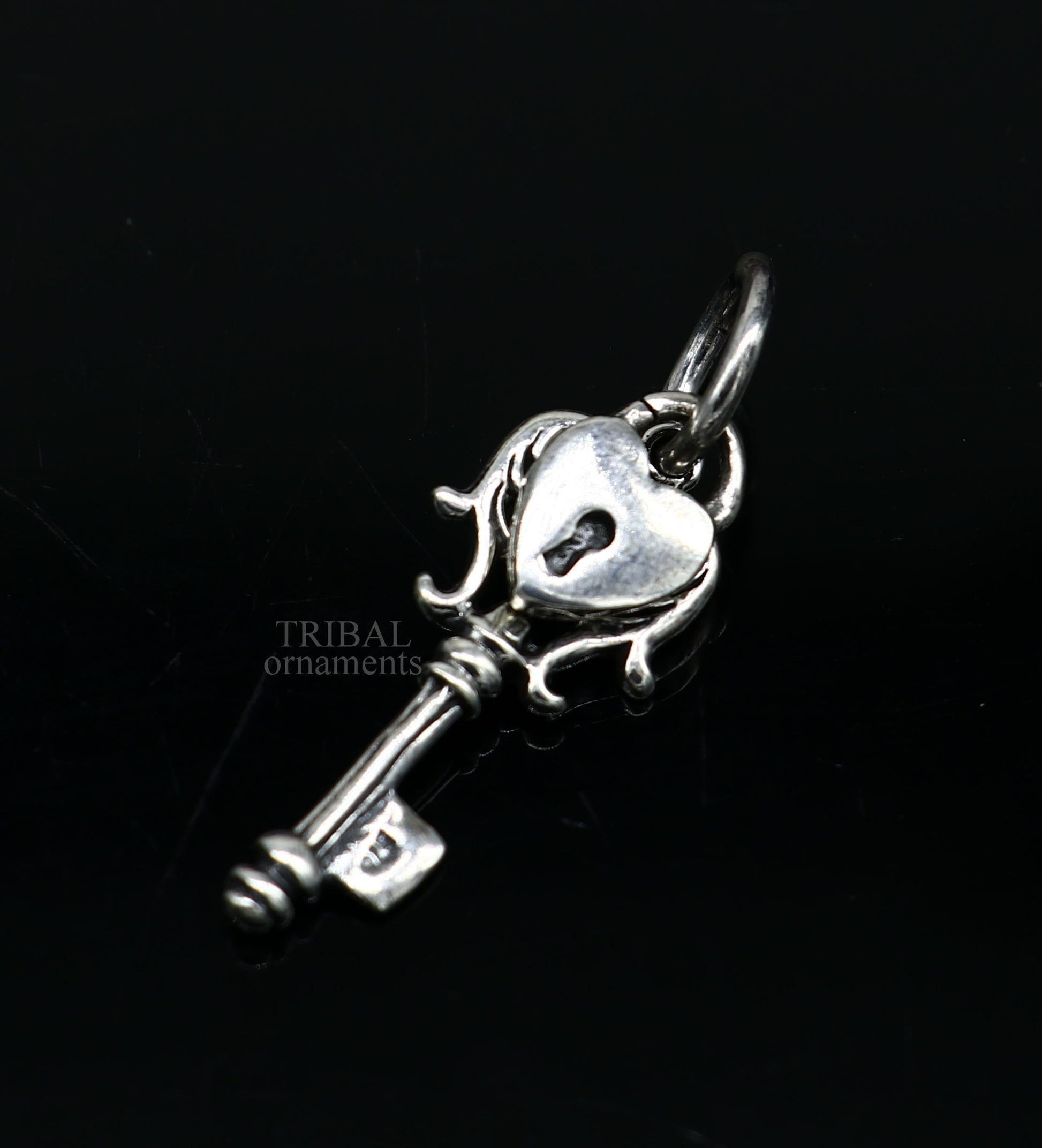 925 sterling silver vintage style handmade key and lock pendant, amazing fancy stylish attractive pendant for boy's and girl's  ssp1632 - TRIBAL ORNAMENTS