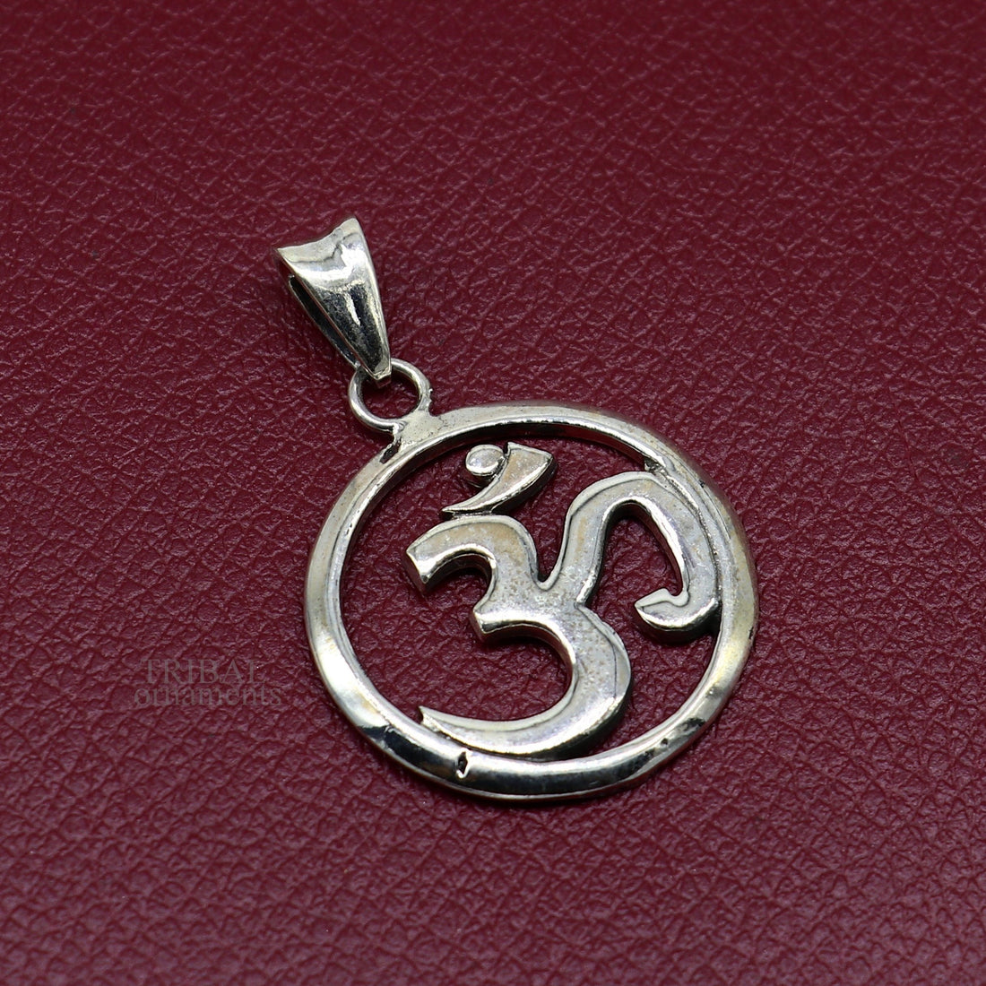 925 sterling silver handmade Hindu mantra 'Aum' OM pendant, amazing stylish good luck pendant personalized jewelry tribal jewelry ssp1593 - TRIBAL ORNAMENTS