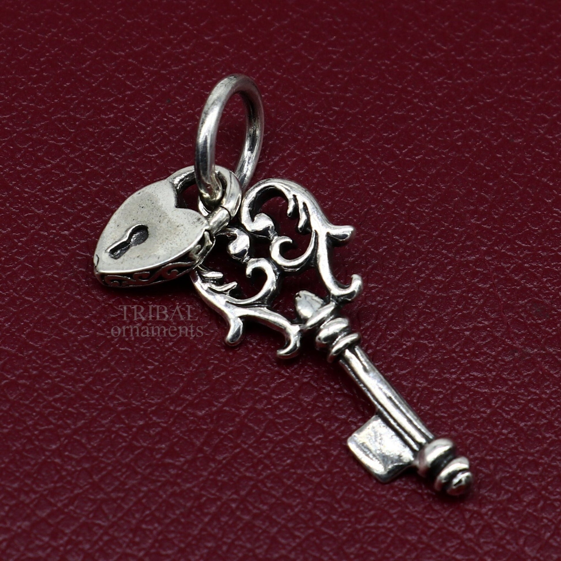 925 sterling silver vintage style handmade key and lock pendant, amazing fancy stylish attractive pendant for boy's and girl's  ssp1632 - TRIBAL ORNAMENTS