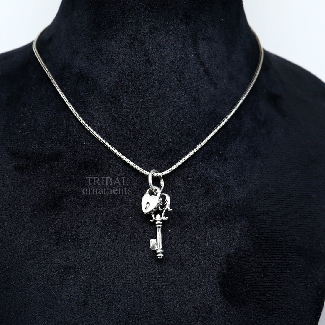 925 sterling silver vintage style handmade key and lock pendant, amazing fancy stylish attractive pendant for boy's and girl's  ssp1632 - TRIBAL ORNAMENTS