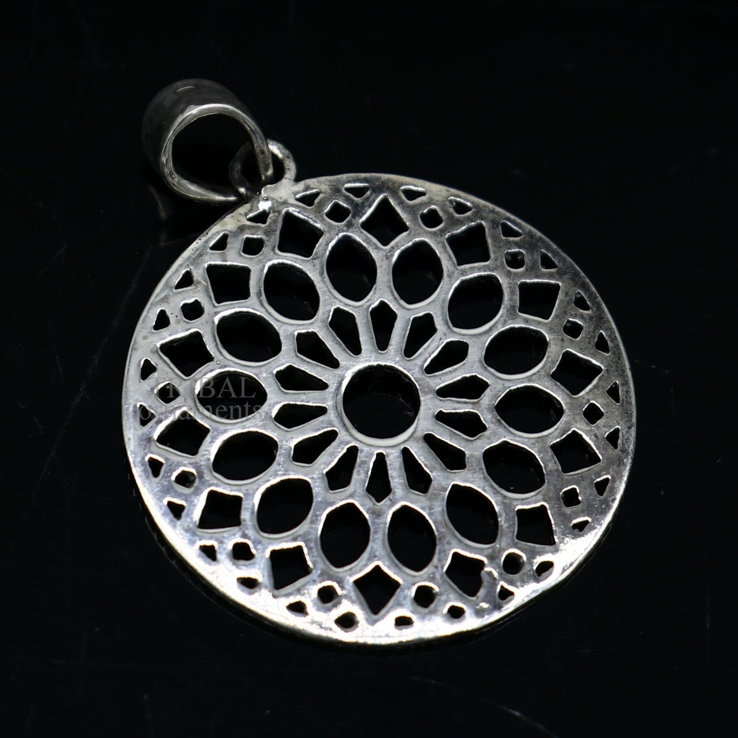 925 sterling silver handmade stylish round floral design small pendant best gifting jewelry from india ssp1600 - TRIBAL ORNAMENTS