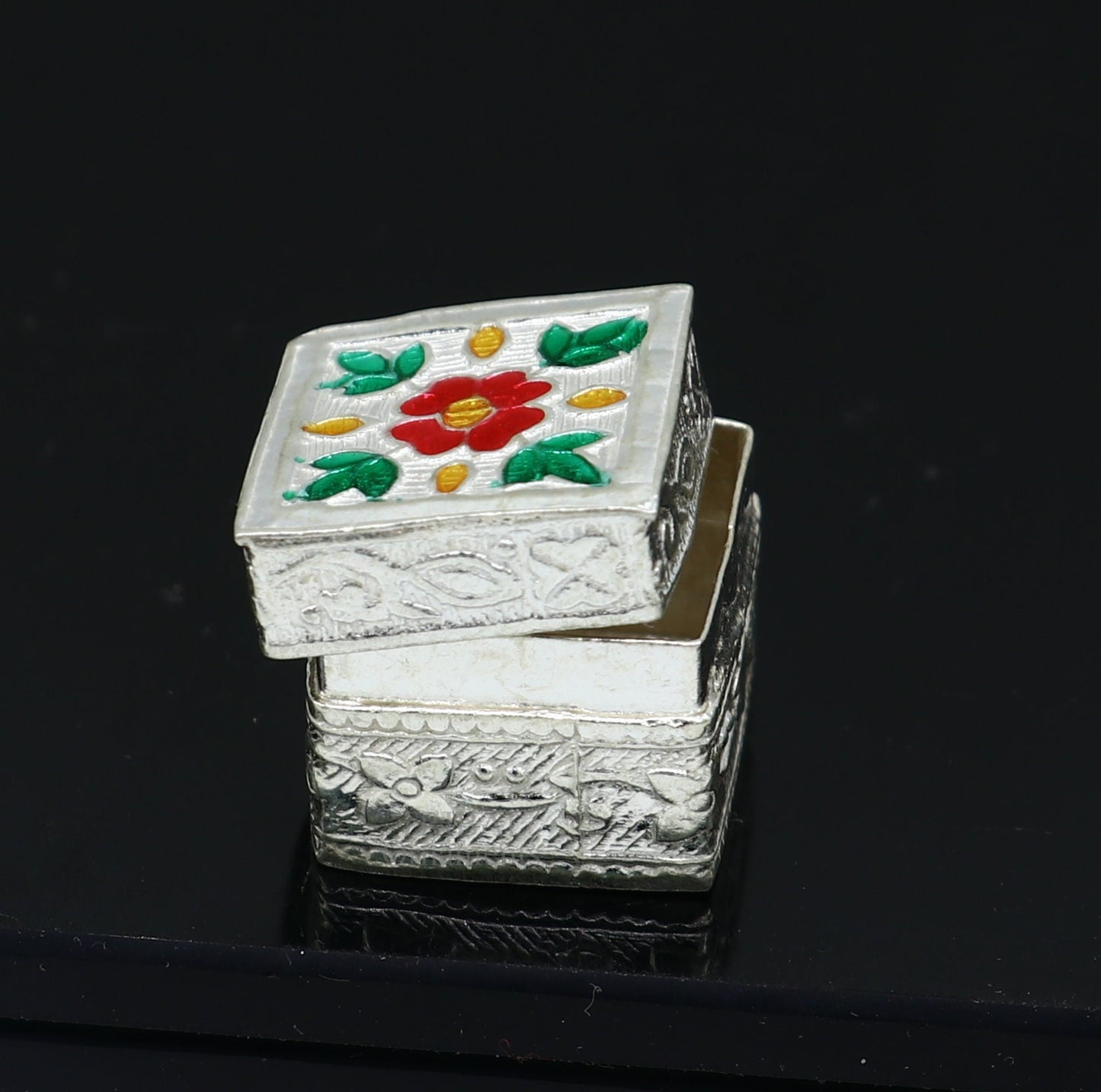 Vintage style 925 sterling silver handmade gorgeous square shape small trinket kajal box, casket box, container box, silver article stb359 - TRIBAL ORNAMENTS