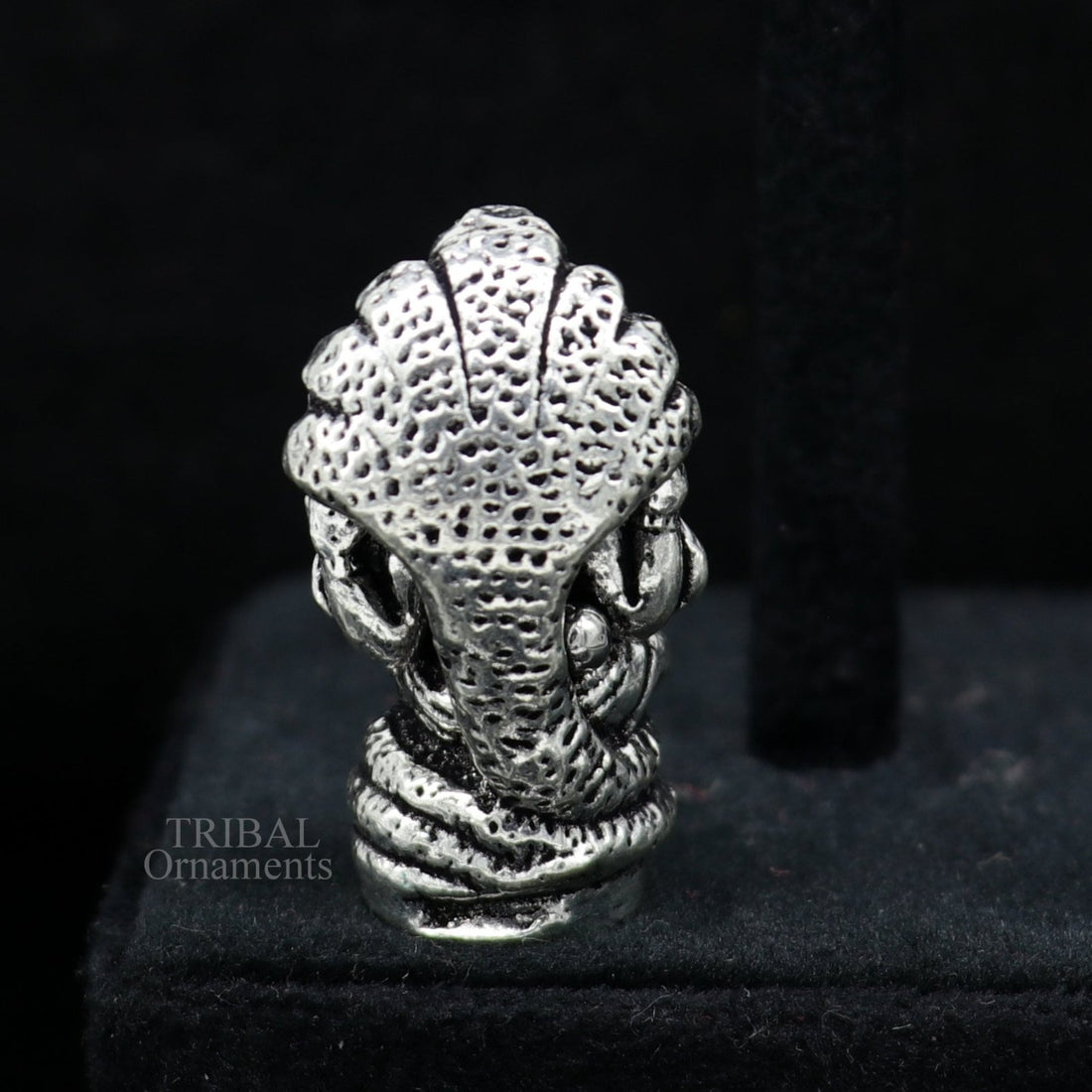 Divine stylish 925 Sterling silver solid small lord Ganesha statue art, best puja figurine for home temple for wealth and prosperity art517 - TRIBAL ORNAMENTS