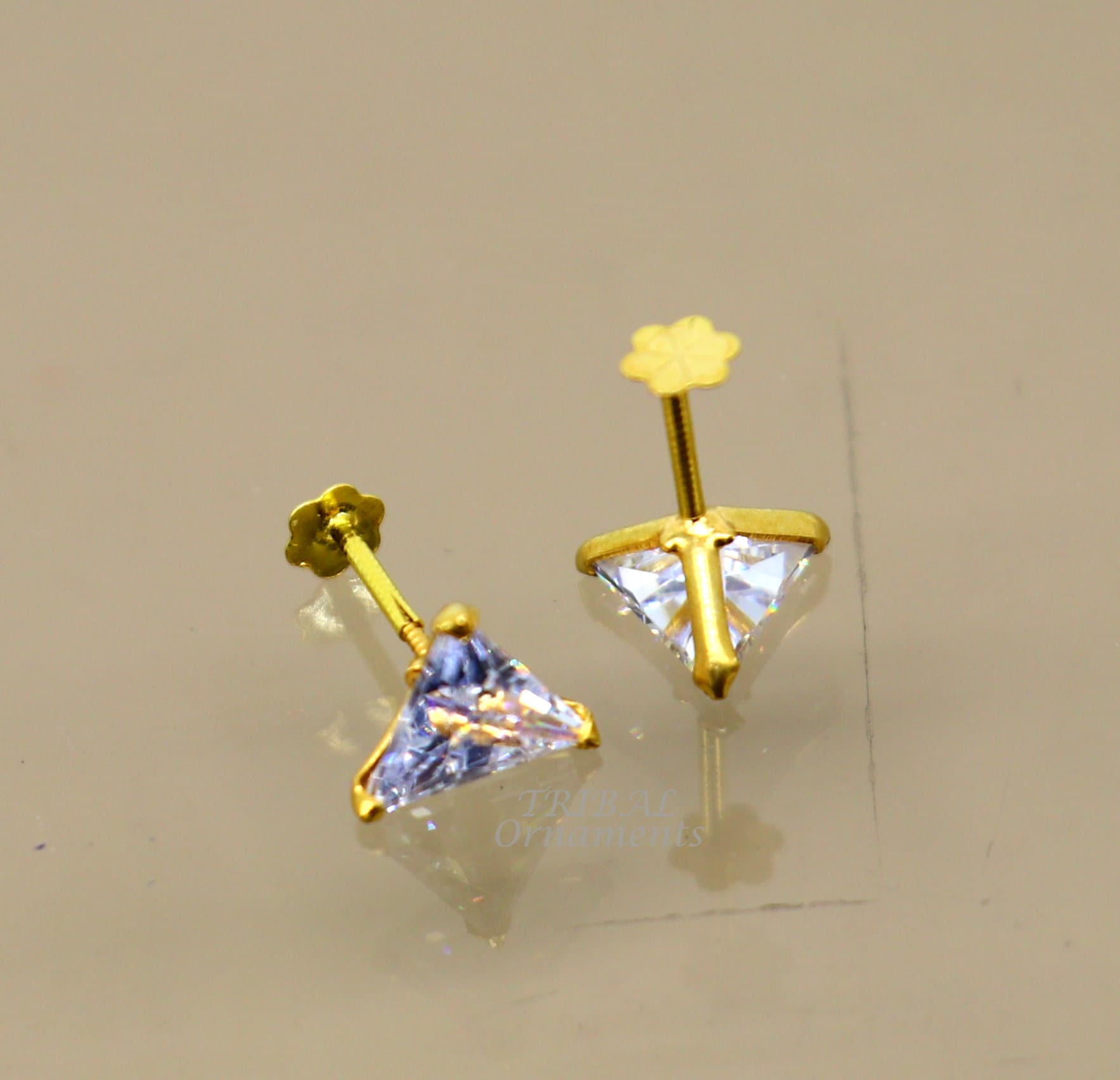 Single Stone Beautiful Stud Earring