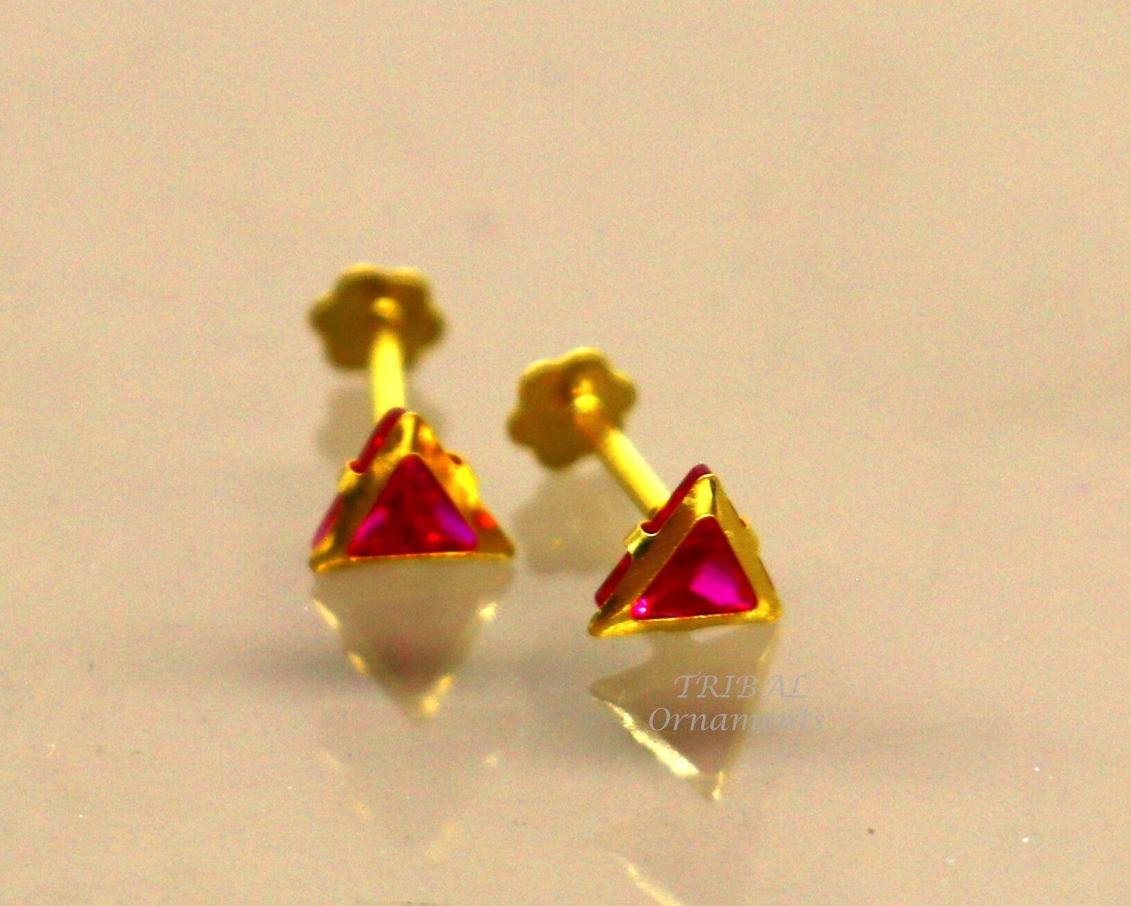 Gold single stone stud on sale earrings