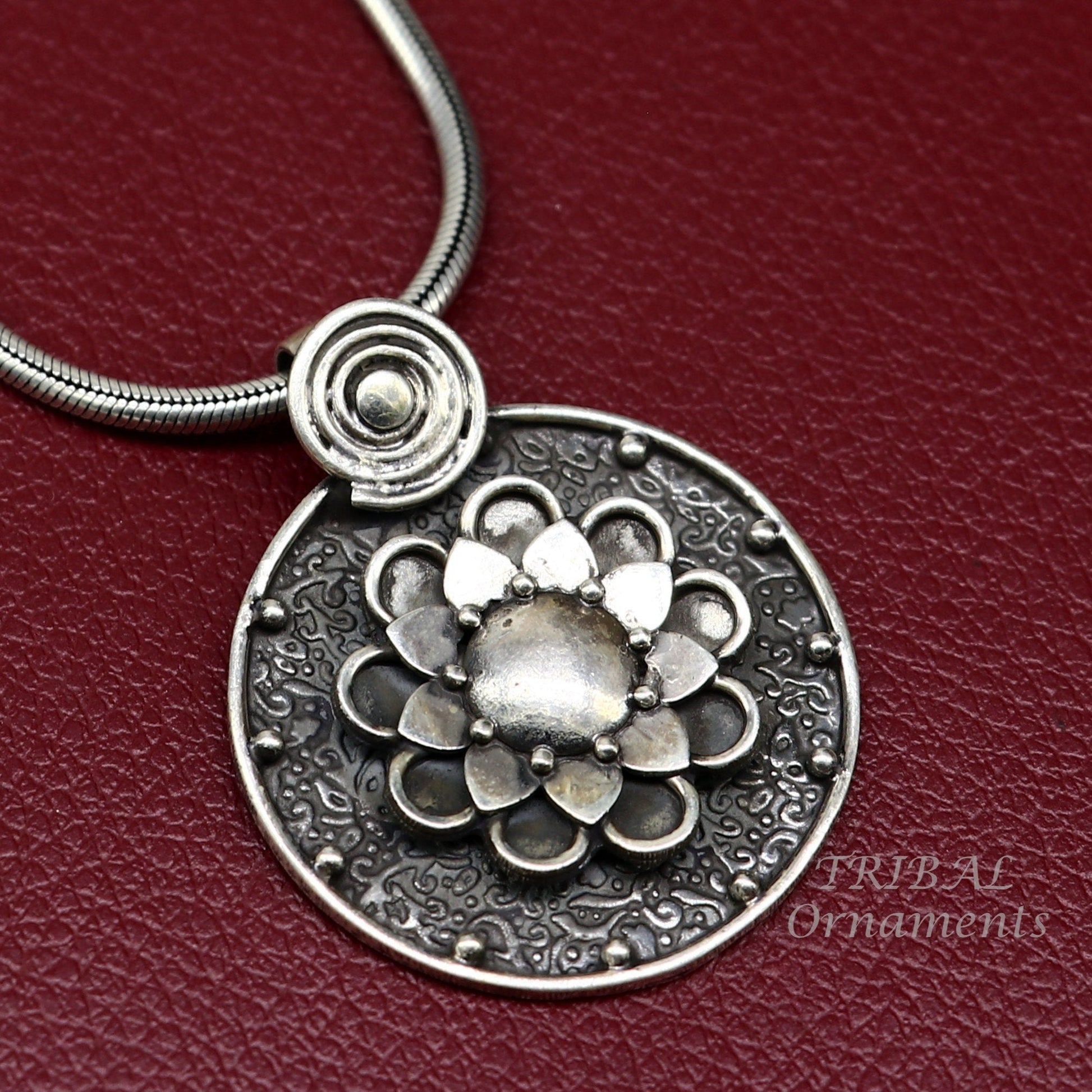 Amazing round floral 925 sterling silver amazing flower design unisex pendant ethnic tribal stylish jewelry from india  nsp484 - TRIBAL ORNAMENTS