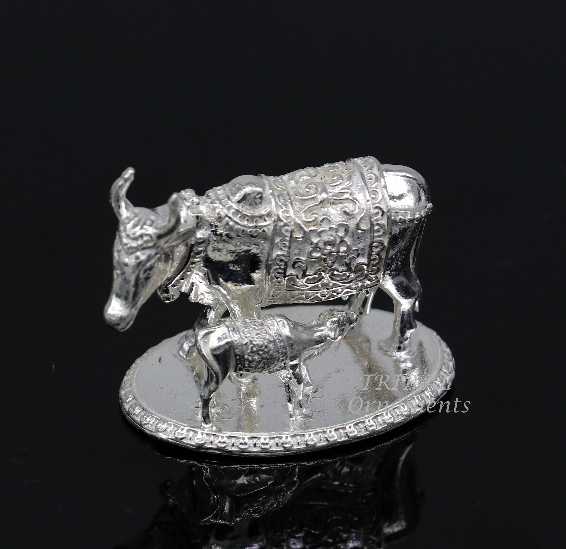 Divine cow with calf 925 sterling silver vintage Nakshi work design Kamdhenu cow, deity's cow, wishing cow, silver worshipping puja art558 - TRIBAL ORNAMENTS