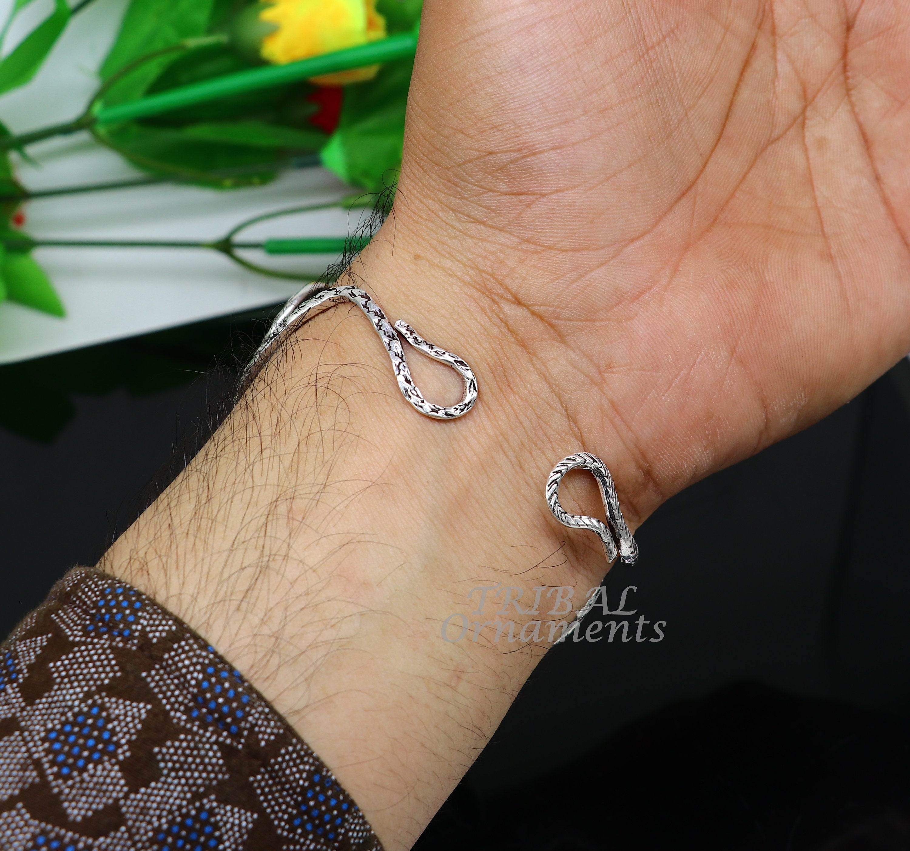 Amazon.com: WZNBBOY Snake Bracelet Vintage Open Snake Cuff Bangle Bracelet  Adjustable Serpent Wrap Bypass Bracelet Dainty Bangle Serpent Animal Cuff  Bracelet Jewelry for Women Teens and Girls (Silver) : Clothing, Shoes &