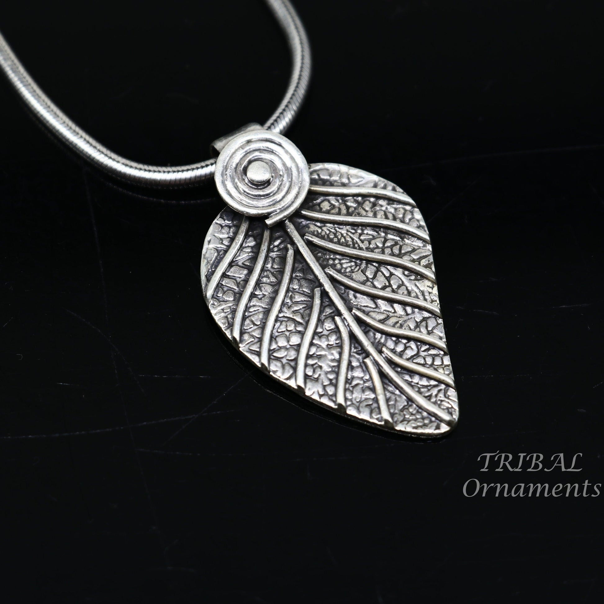 925 sterling silver tree leaf design pendant excellent Vintage chitai/nakshi work design handmade ethnic belly dance jewelry nsp480 - TRIBAL ORNAMENTS