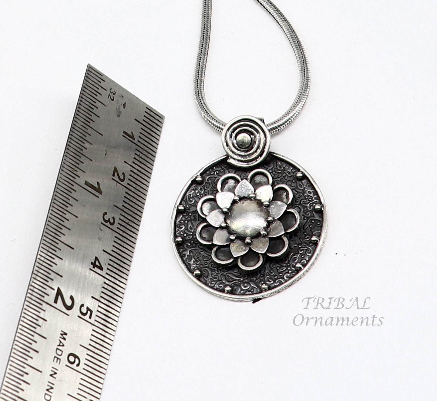Round Flower Necklace – Dori