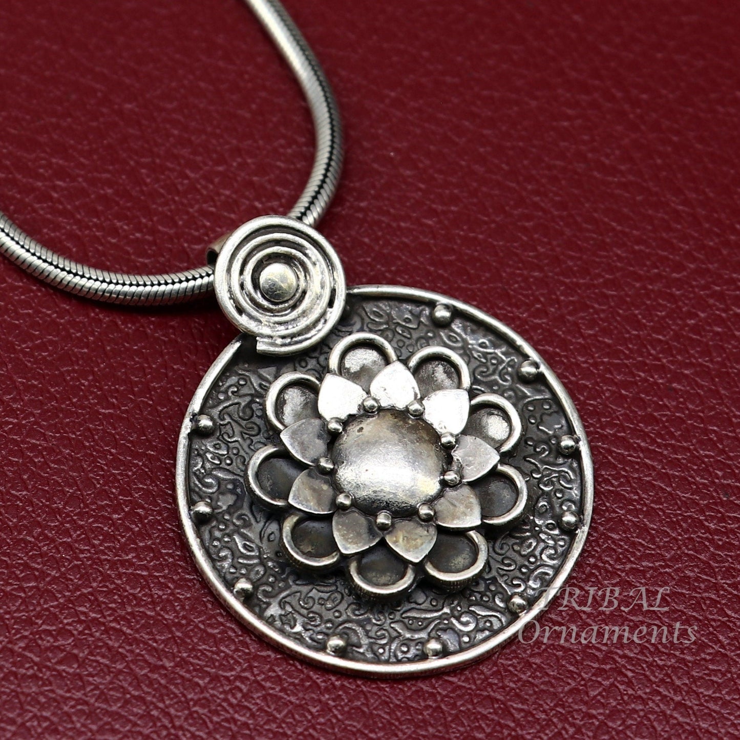 Amazing round floral 925 sterling silver amazing flower design unisex pendant ethnic tribal stylish jewelry from india  nsp484 - TRIBAL ORNAMENTS