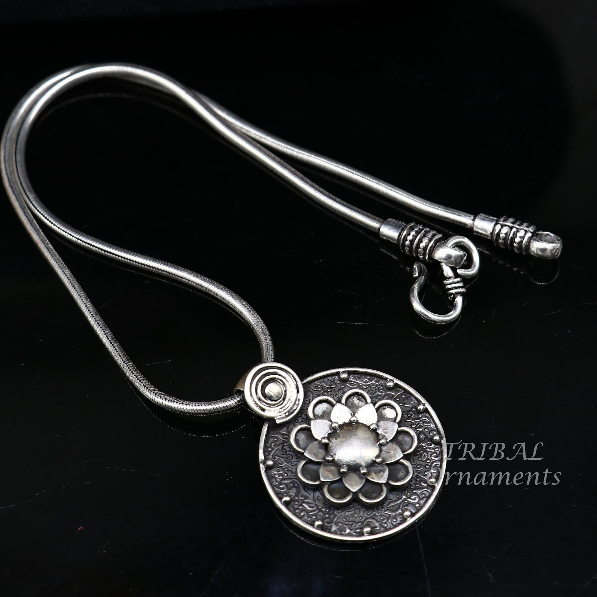 Amazing round floral 925 sterling silver amazing flower design unisex pendant ethnic tribal stylish jewelry from india  nsp484 - TRIBAL ORNAMENTS