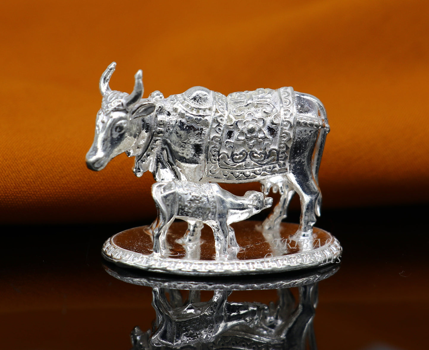 Divine cow with calf 925 sterling silver vintage Nakshi work design Kamdhenu cow, deity's cow, wishing cow, silver worshipping puja art558 - TRIBAL ORNAMENTS