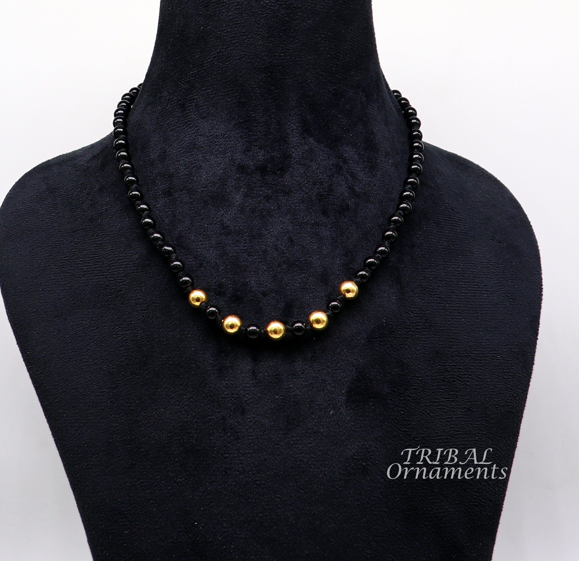 Single line black hot sale beads gold chains