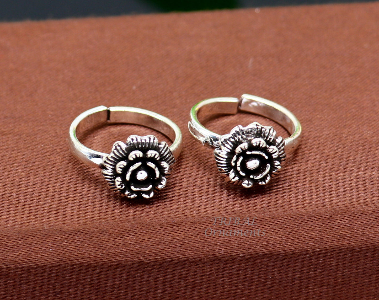 925 Sterling silver oxidised floral adjustable toe ring