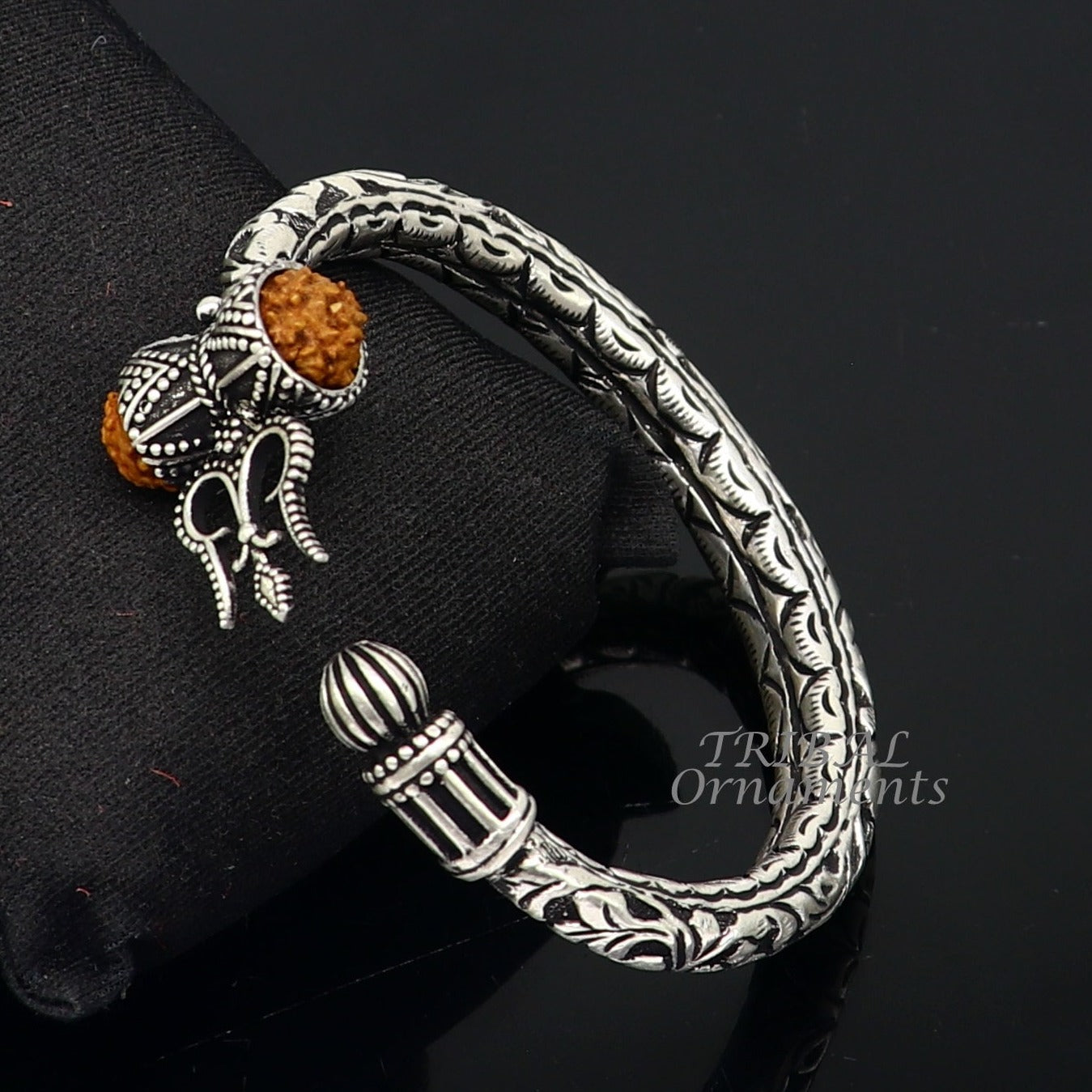 Mahakaal Lord Shiva Silver Kada Bracelet For Men - 92.5 Silver Jewelle –  ziczac trends