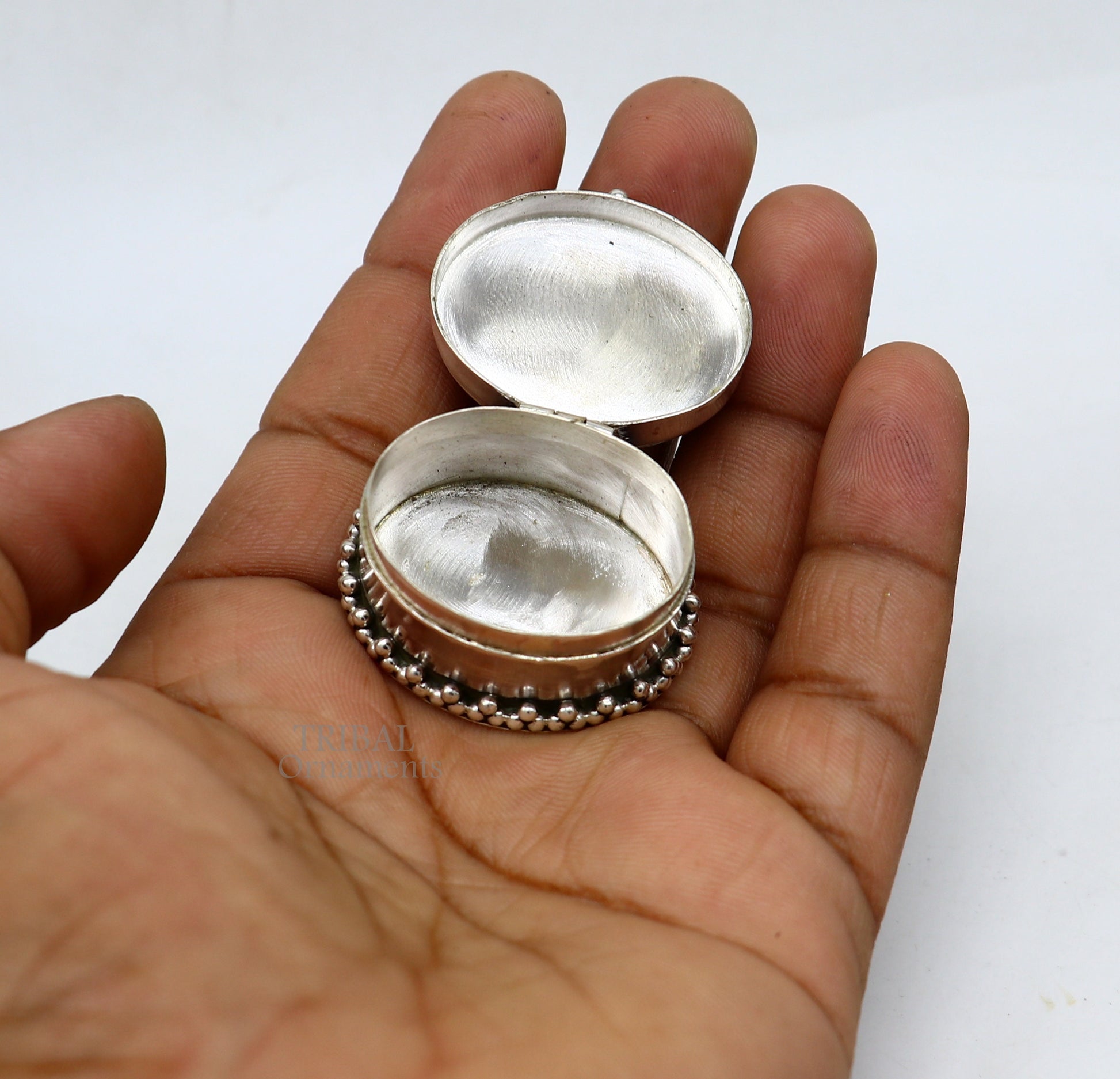 925 sterling silver handcrafted oval shape design red stone work trinket box, kajal eyeliner box, Sindur box brides gift silver box stb760 - TRIBAL ORNAMENTS