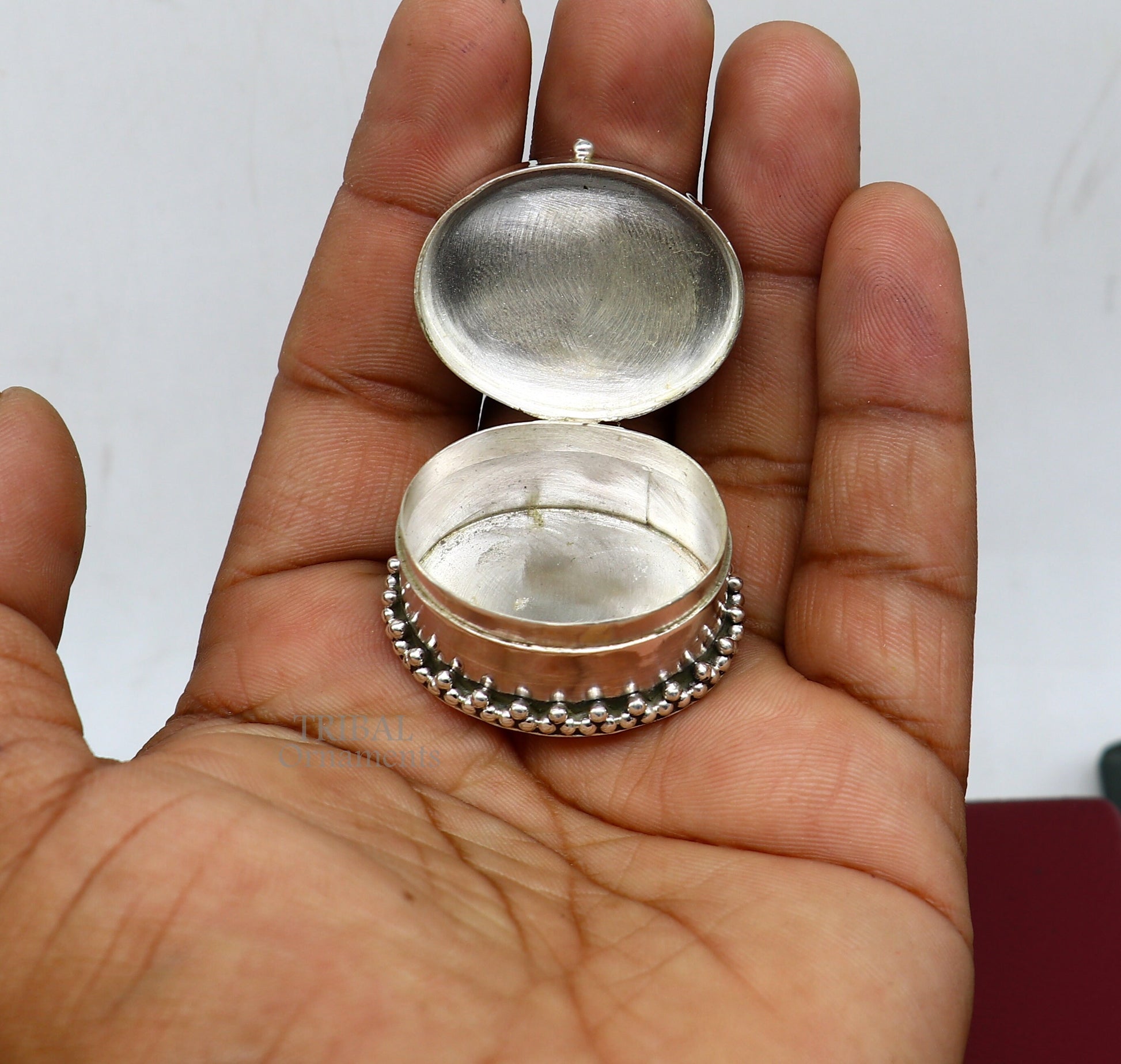 925 sterling silver handcrafted oval shape design stone work trinket box, kajal eyeliner box, Sindur box brides gift silver box stb759 - TRIBAL ORNAMENTS