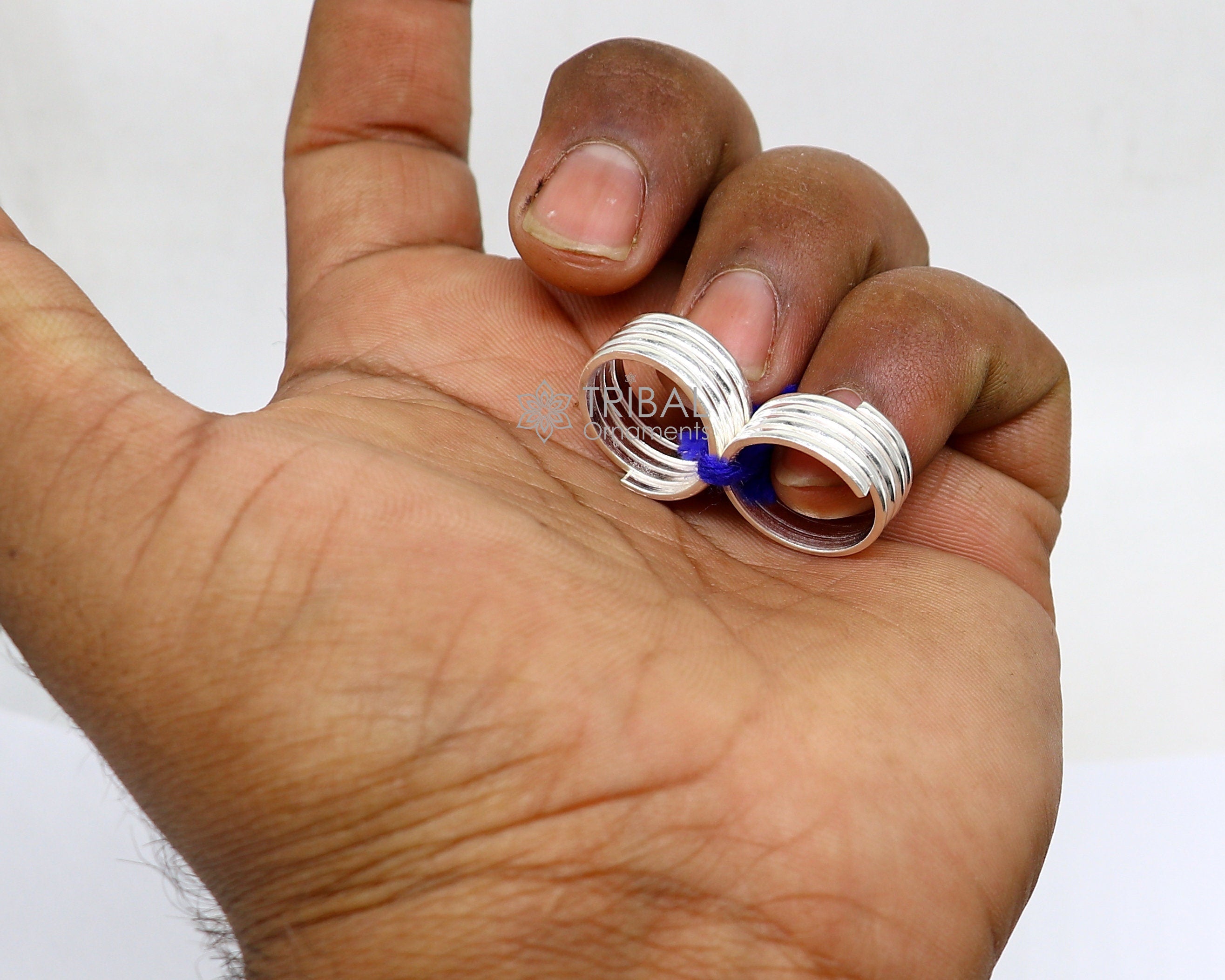 Which finger should men wear silver ring for good luck? |
