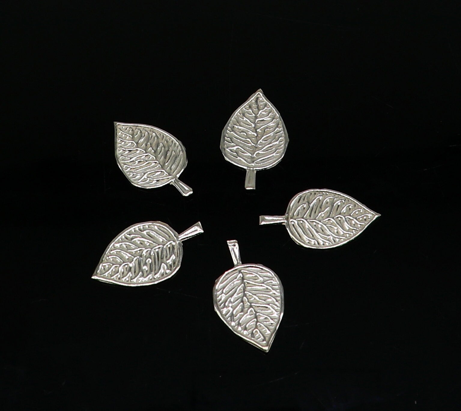 2.5cm 925 sterling silver handmade small betel leaf Paan leaf for worshipping offered to Lord Vishnu, Goddesses Laxmi and Lord Ganesh su1103 - TRIBAL ORNAMENTS