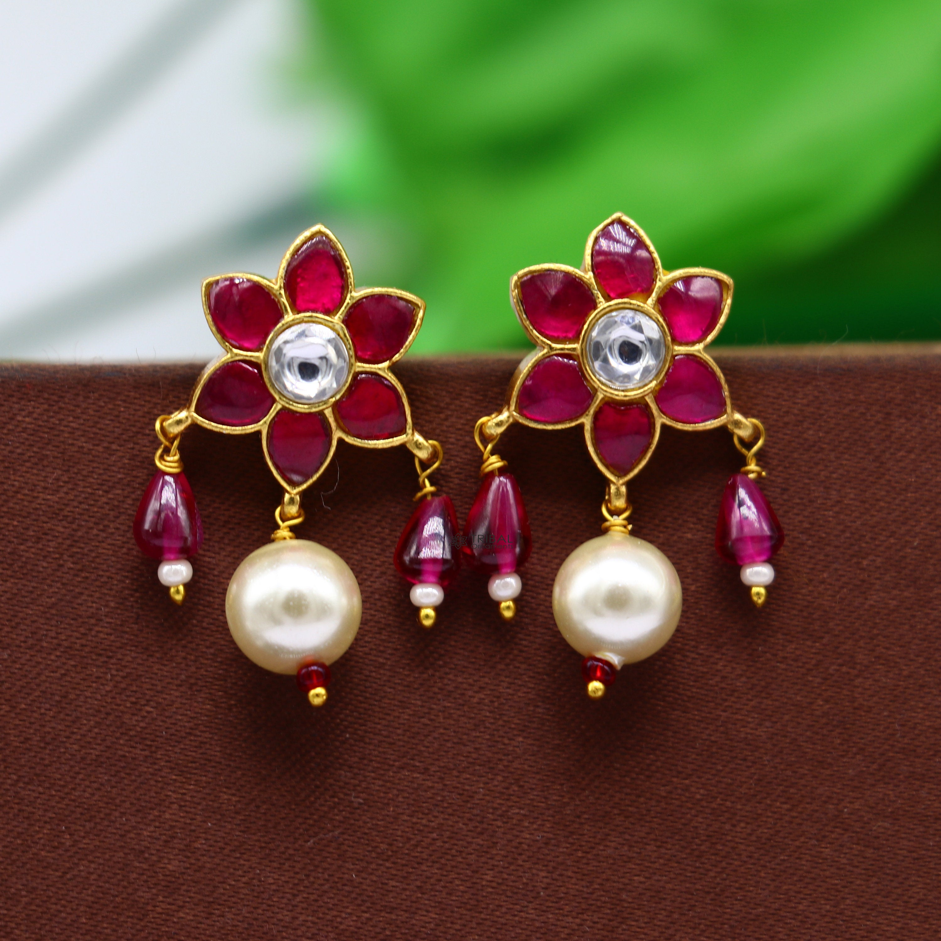 The Red & Green Stone Queensly Duck Earrings at Rs 429.00 | Delhi| ID:  2852870577862