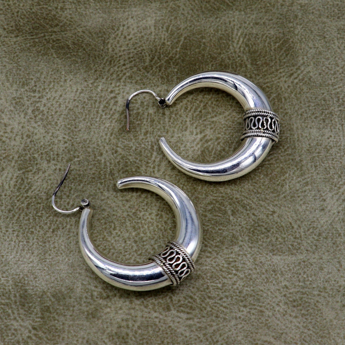 Vintage Design 925 sterling silver fabulous hoops earring, tribal kundal earring from Rajasthan India, best gifting unisex jewelry ear612 - TRIBAL ORNAMENTS