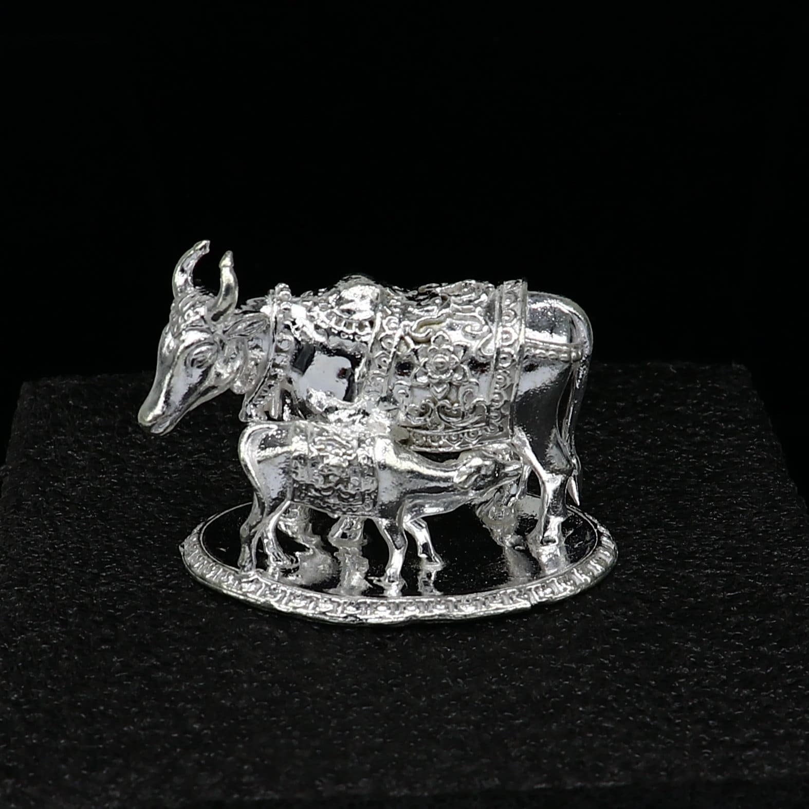 Divine cow with calf 925 sterling silver vintage design Kamdhenu cow, deity's cow, wishing cow, silver worshipping puja article su1163 - TRIBAL ORNAMENTS
