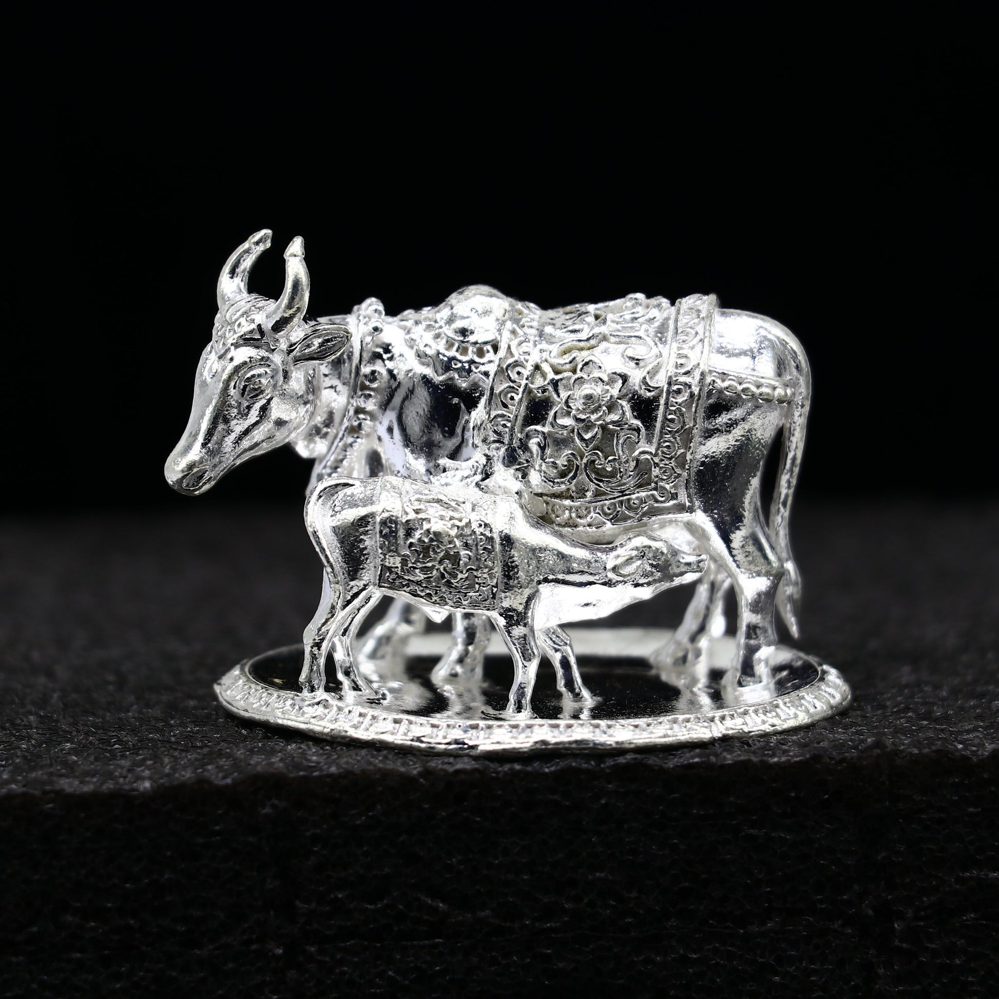 Divine cow with calf 925 sterling silver vintage design Kamdhenu cow, deity's cow, wishing cow, silver worshipping puja article su1163 - TRIBAL ORNAMENTS