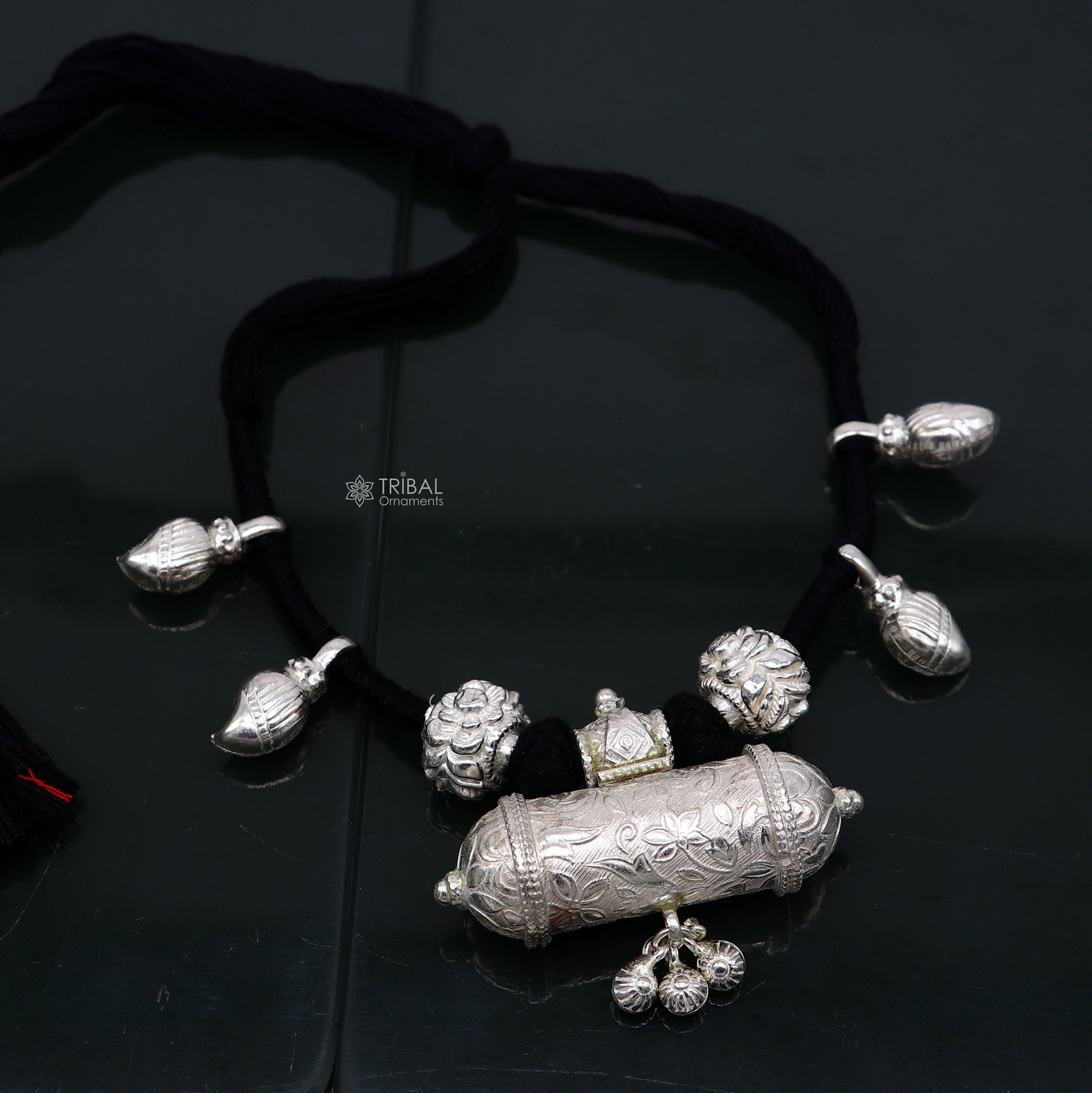 Arundathi , Traditional Black Thread Necklace Set for Women-LR001BTNSA –  www.soosi.co.in