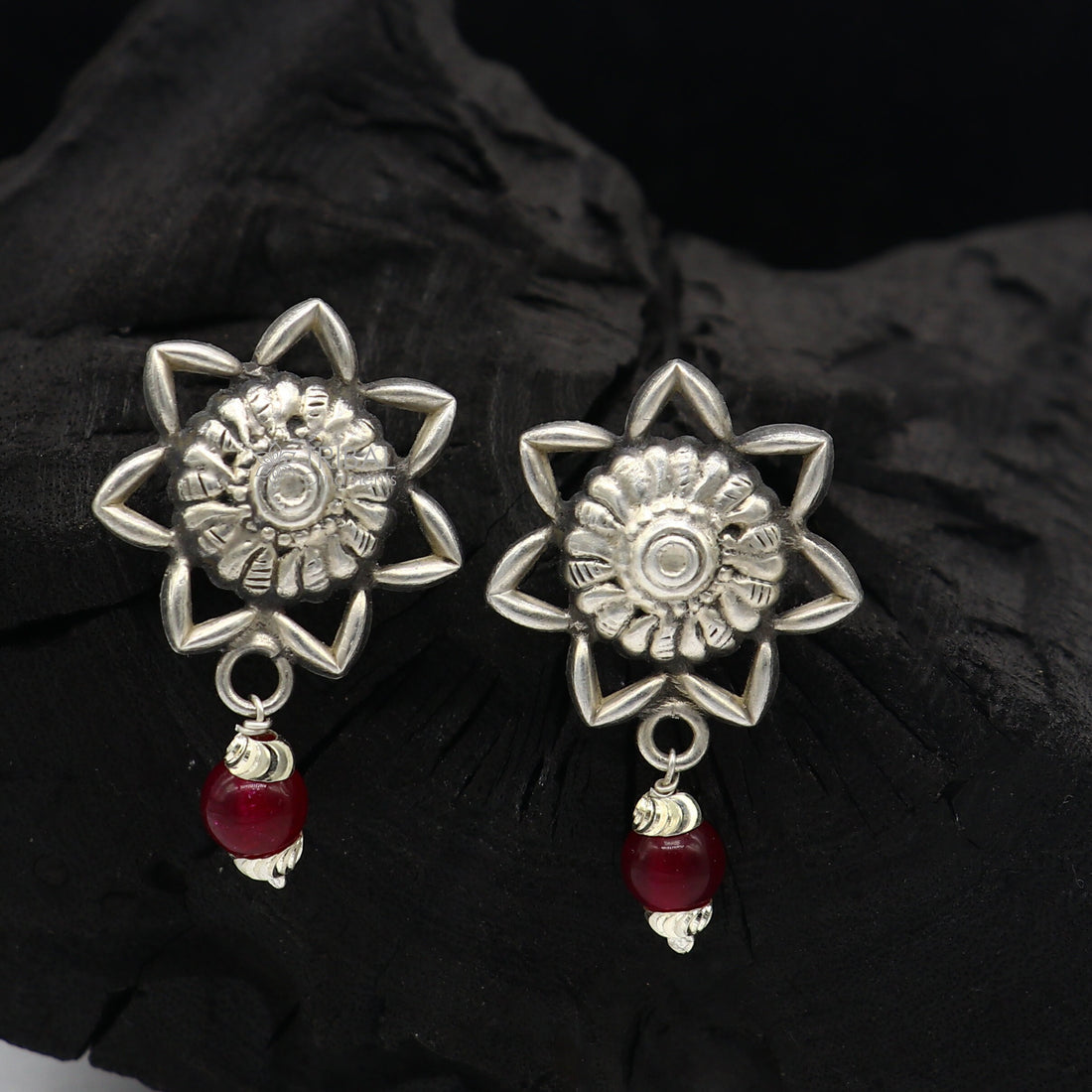 Trendy stylish Round flower design Pearl earing handmade 92.5 sterling silver stud earrings tribal ethnic jewelry s1293 - TRIBAL ORNAMENTS