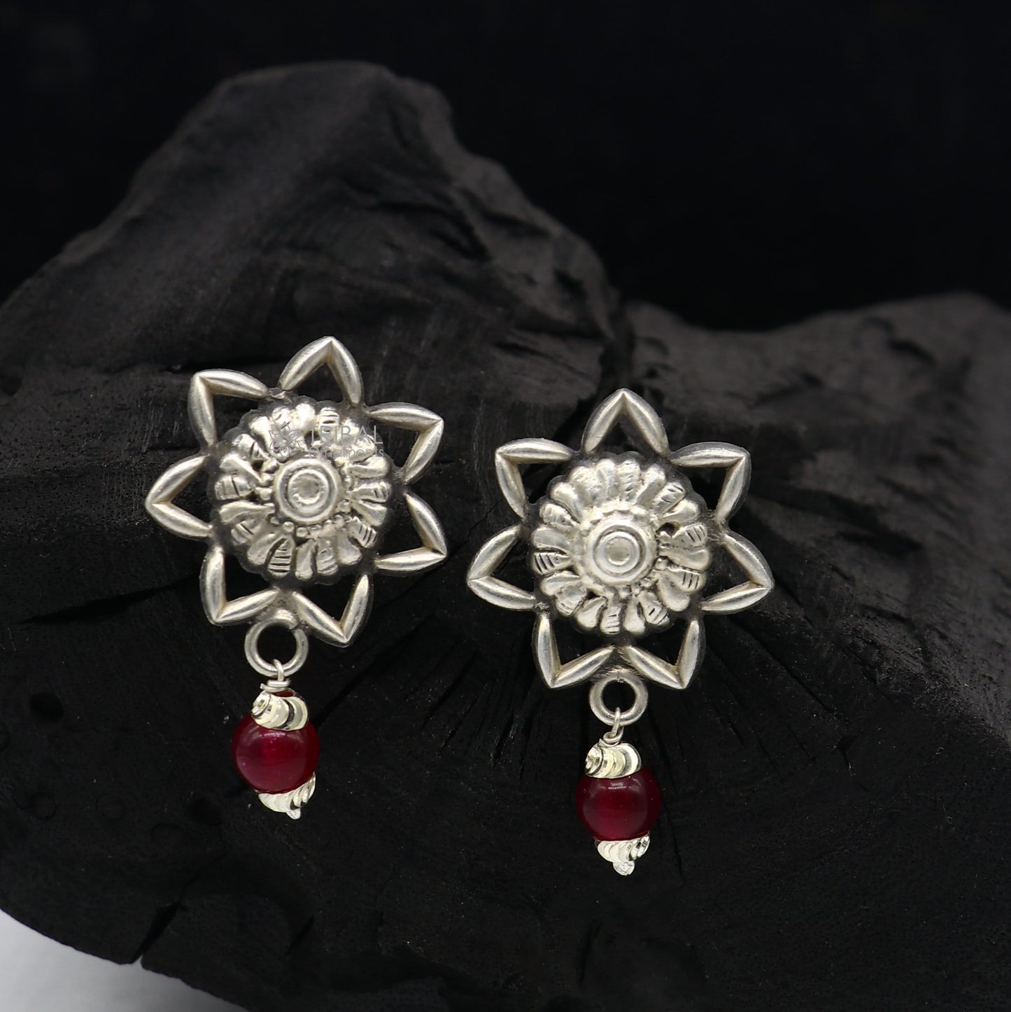 Trendy stylish Round flower design Pearl earing handmade 92.5 sterling silver stud earrings tribal ethnic jewelry s1293 - TRIBAL ORNAMENTS