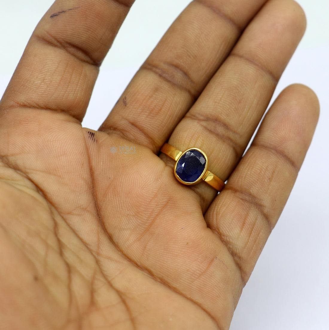 18 karat yellow gold handmade ring fabulous band Blue sapphire Neelam) stone unisex Zodiac Stones jewelry from Rajasthan India gring42 - TRIBAL ORNAMENTS