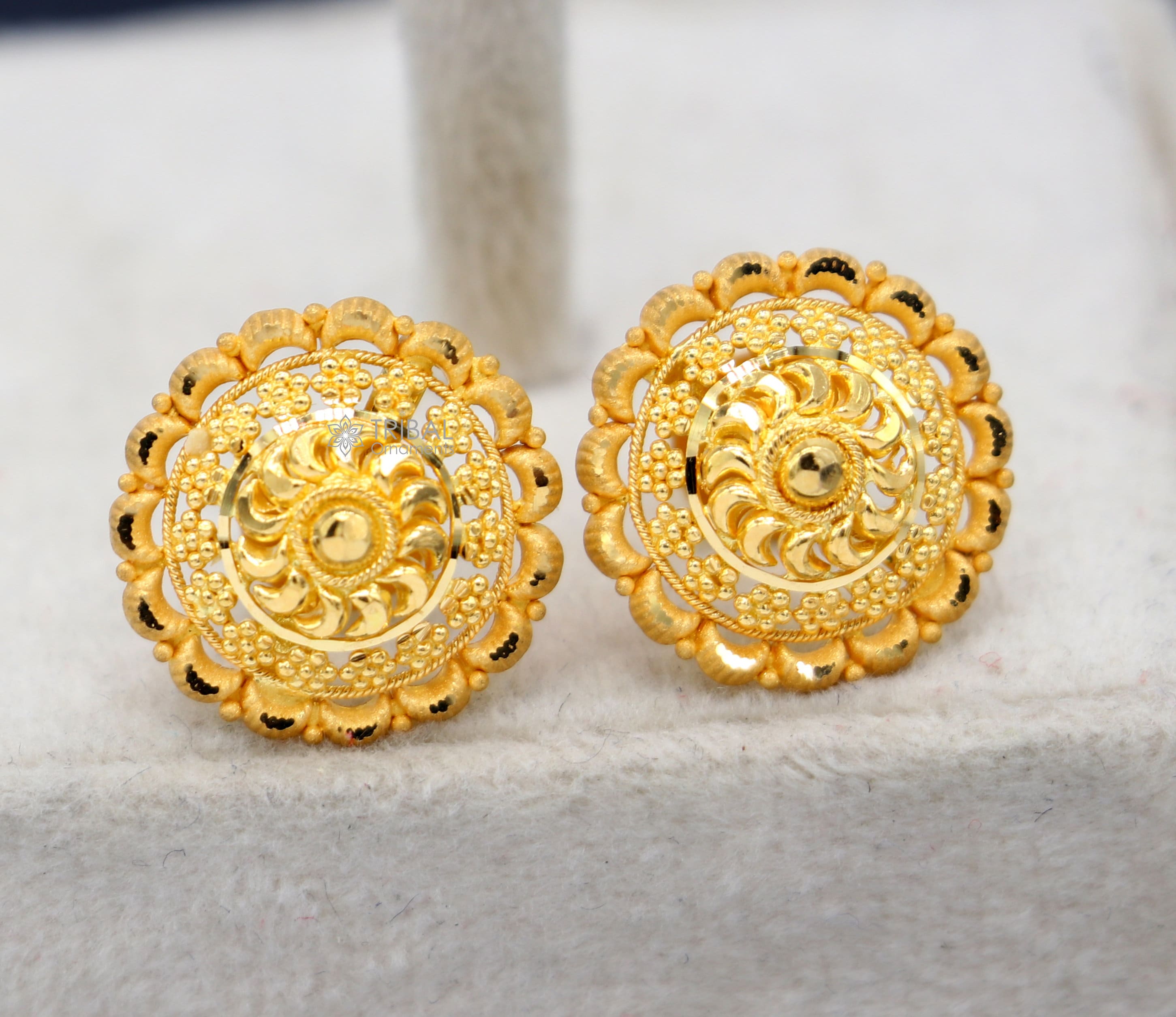 Huggie Earring Round 5g Ladies Gold Plated Earrings, Size: 1.5inch (length)  at Rs 6000/pair in New Delhi