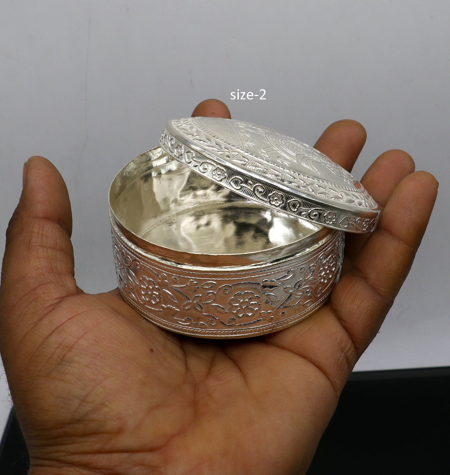 925 sterling silver unique antique design handmade brides eyes kajal box, surma box, kumkum sindur box, small trinket box article stb847 - TRIBAL ORNAMENTS