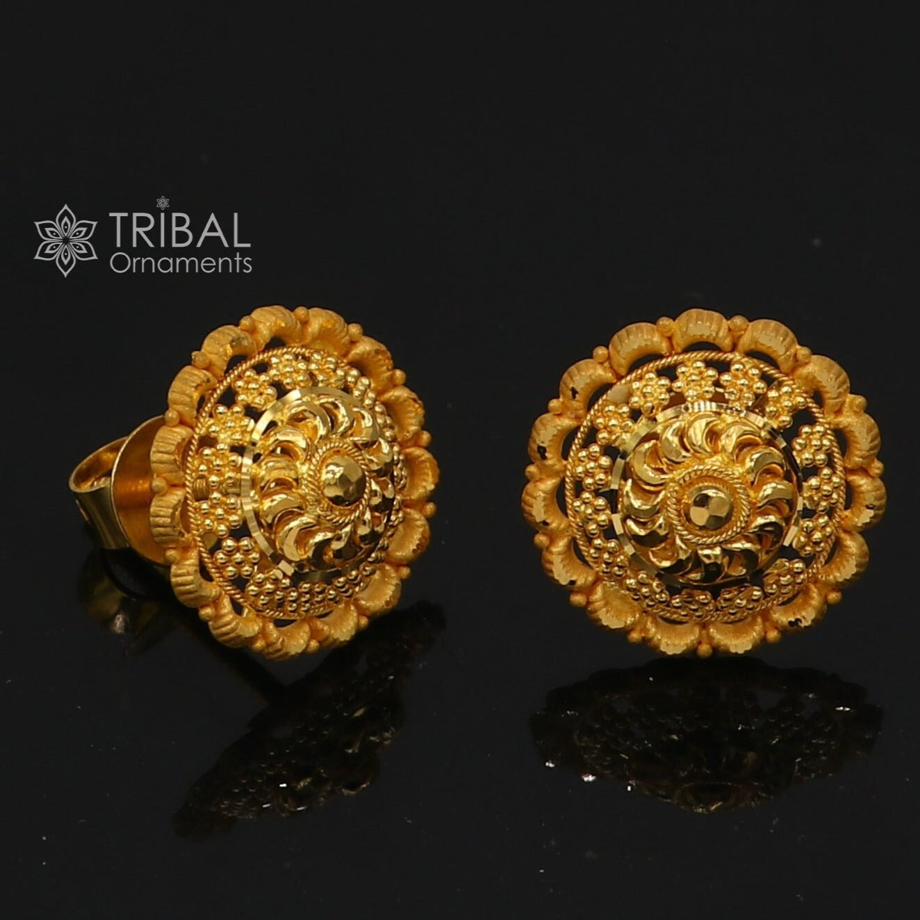 ROUND SHAPE FLOWER DESIGN EARRING FEATURING FILIGREE WORK - 22K YELLOW GOLD