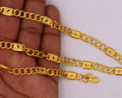 22K yellow gold handmade Figaro link chain necklace, unisex Nawabi style with 916 hallmark, customizable lengths 18-26 inches.